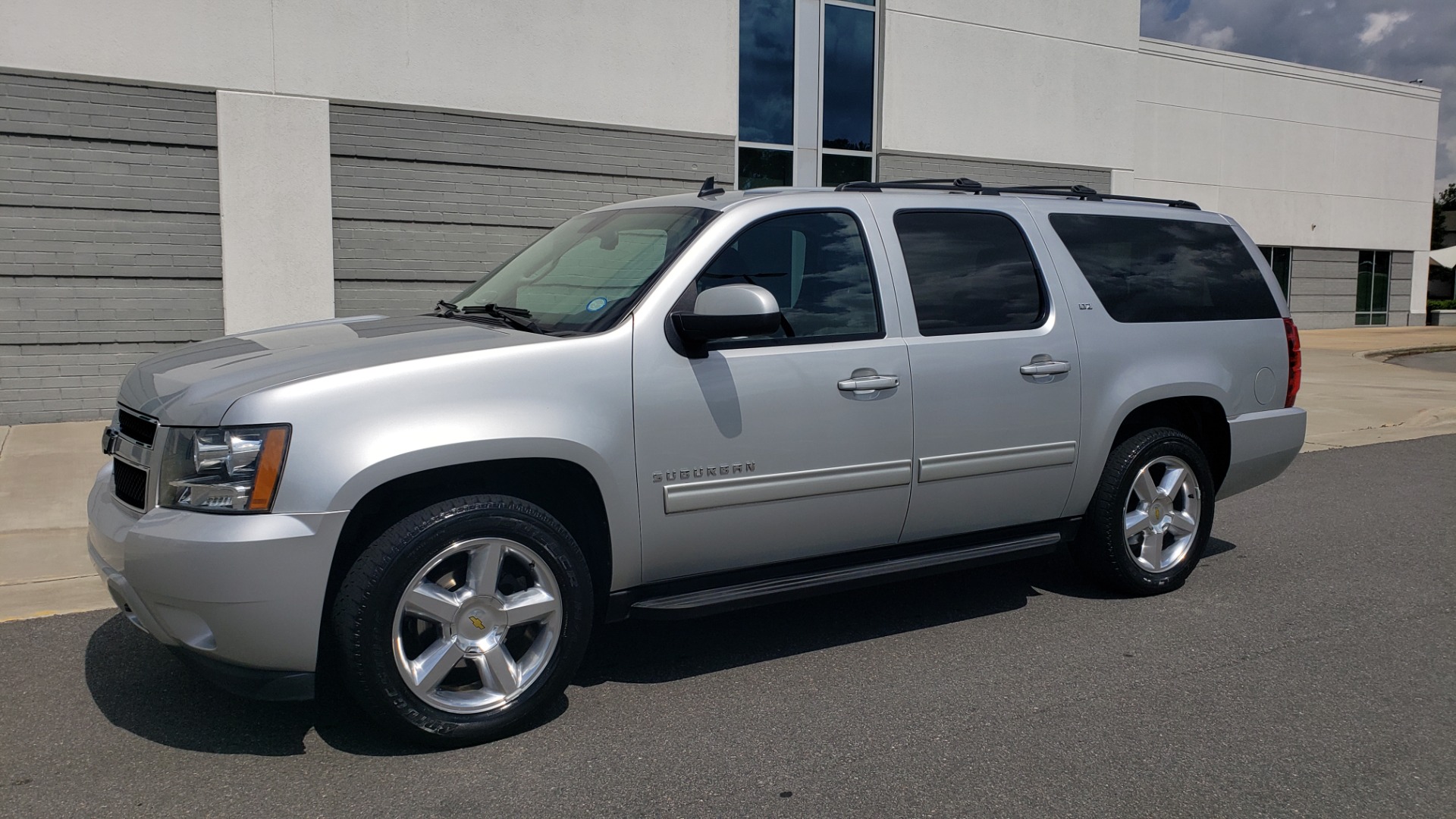 Used 2012 Chevrolet SUBURBAN LTZ 4WD / NAV / SUNROOF / BOSE / ENTERTAINMENT / 3-ROWS / REARVIEW for sale Sold at Formula Imports in Charlotte NC 28227 3