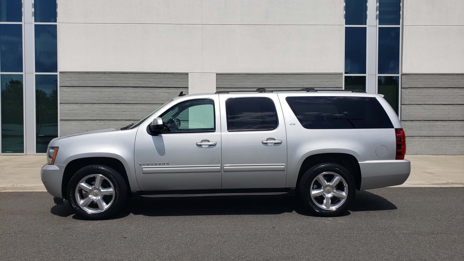 Used 2012 Chevrolet SUBURBAN LTZ 4WD / NAV / SUNROOF / BOSE / ENTERTAINMENT / 3-ROWS / REARVIEW for sale Sold at Formula Imports in Charlotte NC 28227 4