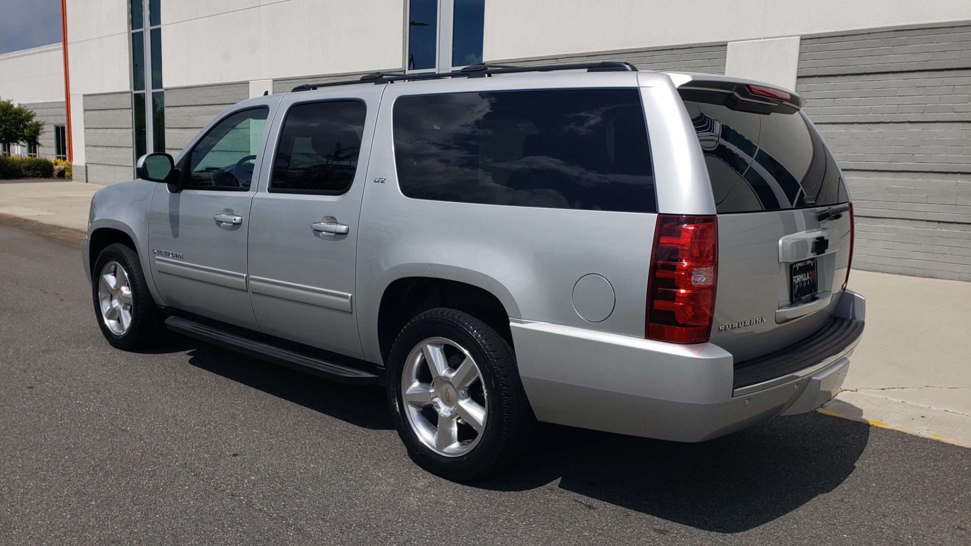 Used 2012 Chevrolet SUBURBAN LTZ 4WD / NAV / SUNROOF / BOSE / ENTERTAINMENT / 3-ROWS / REARVIEW for sale Sold at Formula Imports in Charlotte NC 28227 5