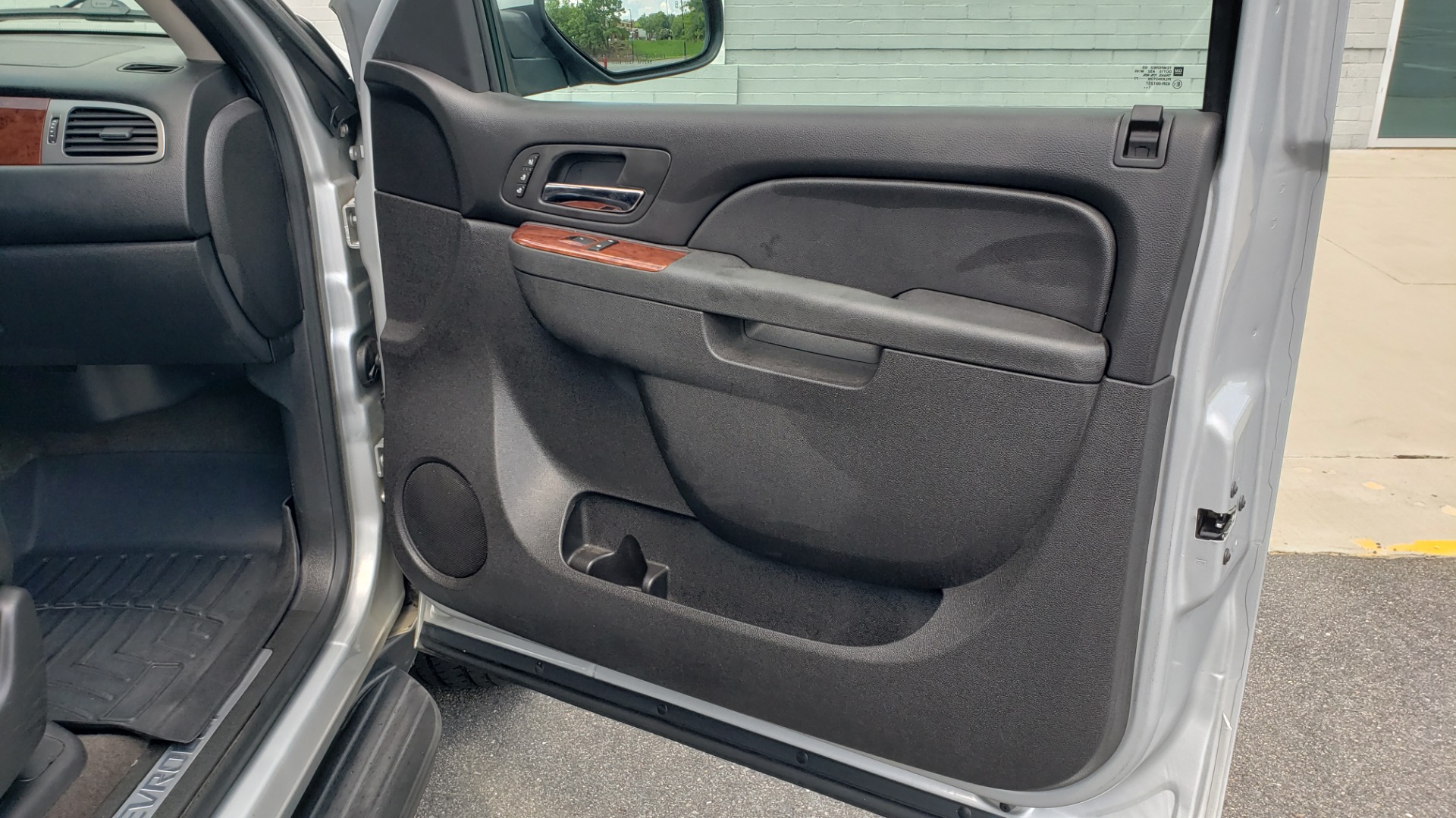 Used 2012 Chevrolet SUBURBAN LTZ 4WD / NAV / SUNROOF / BOSE / ENTERTAINMENT / 3-ROWS / REARVIEW for sale Sold at Formula Imports in Charlotte NC 28227 60
