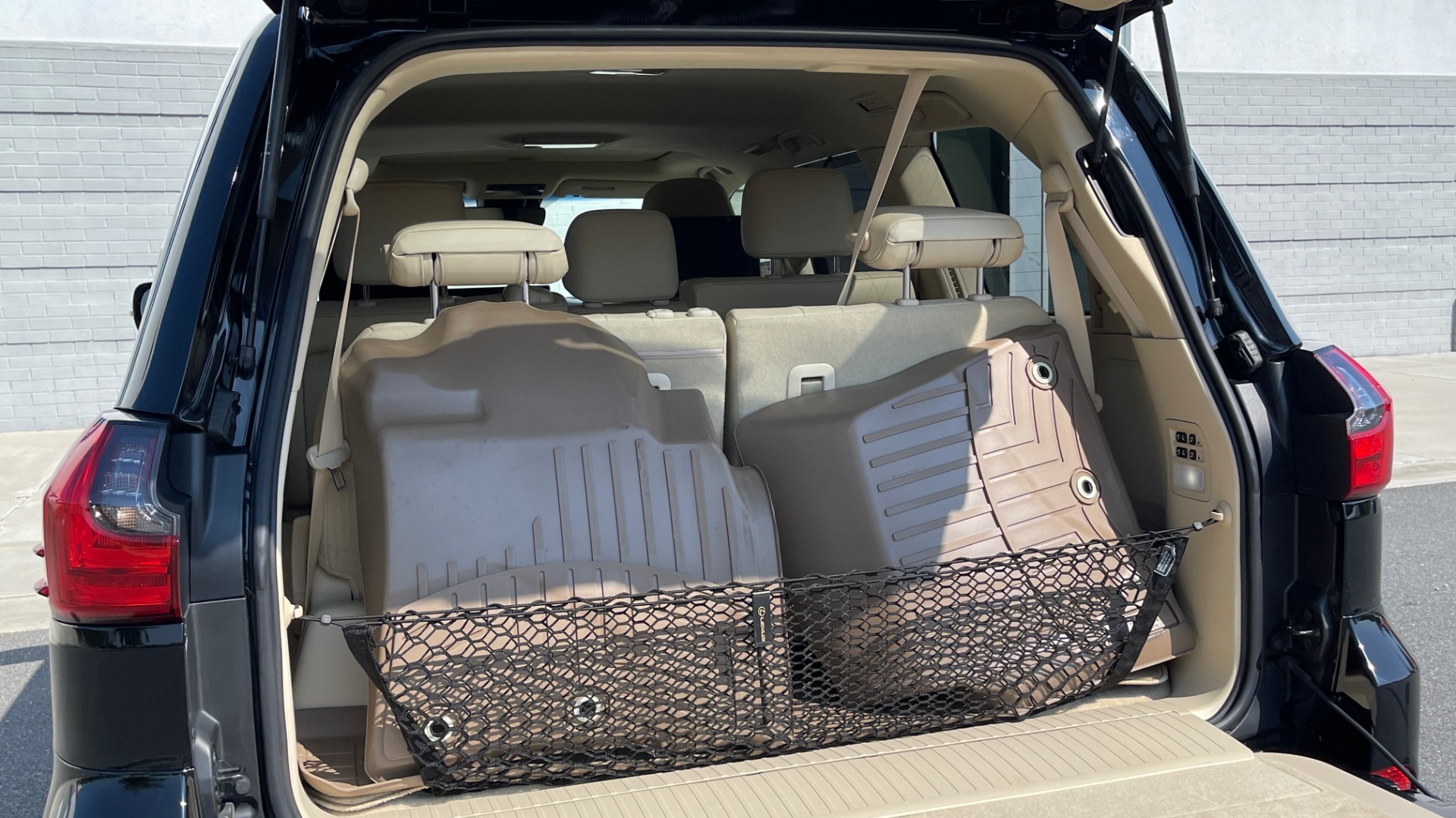 Used 2017 Lexus LX 570 LUXURY / 5.7L V8 / NAV / SUNROOF / 3-ROW / DVD / REARVIEW for sale Sold at Formula Imports in Charlotte NC 28227 14
