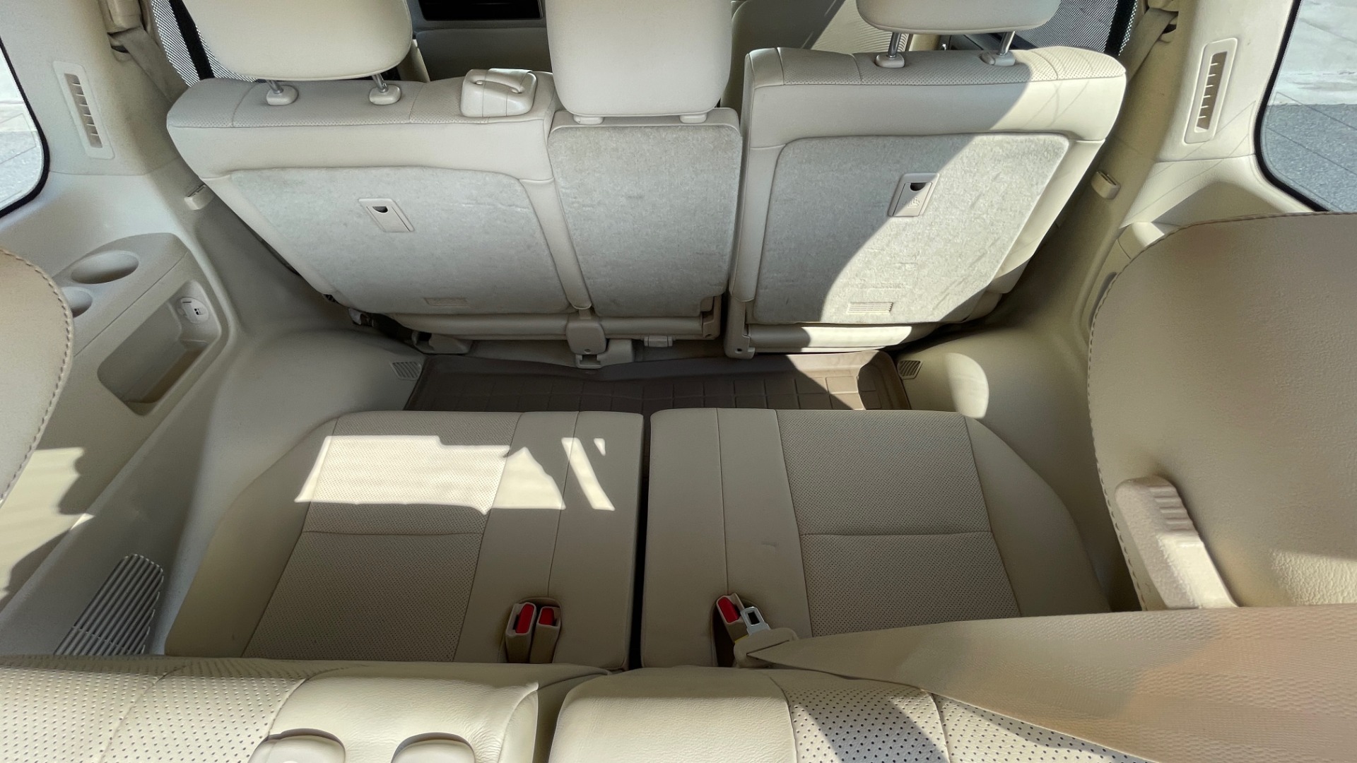 Used 2017 Lexus LX 570 LUXURY / 5.7L V8 / NAV / SUNROOF / 3-ROW / DVD / REARVIEW for sale Sold at Formula Imports in Charlotte NC 28227 17