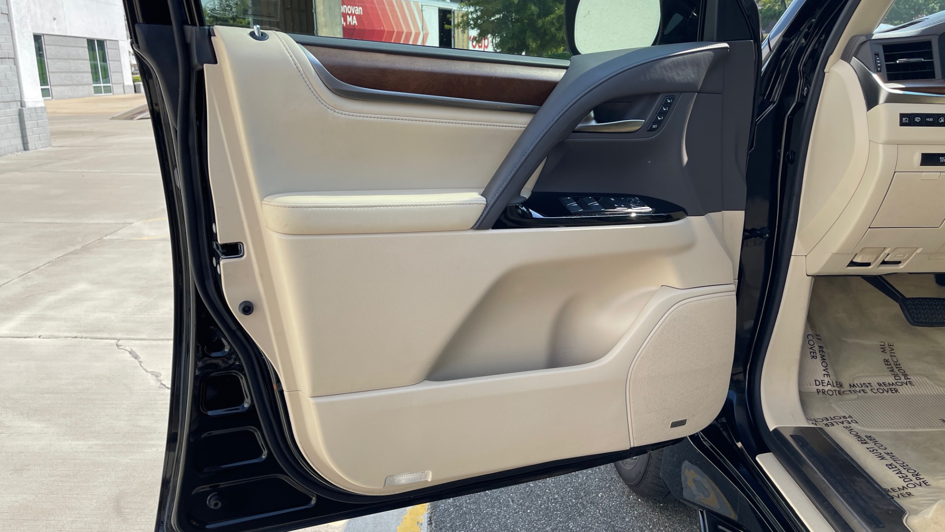 Used 2017 Lexus LX 570 LUXURY / 5.7L V8 / NAV / SUNROOF / 3-ROW / DVD / REARVIEW for sale Sold at Formula Imports in Charlotte NC 28227 22