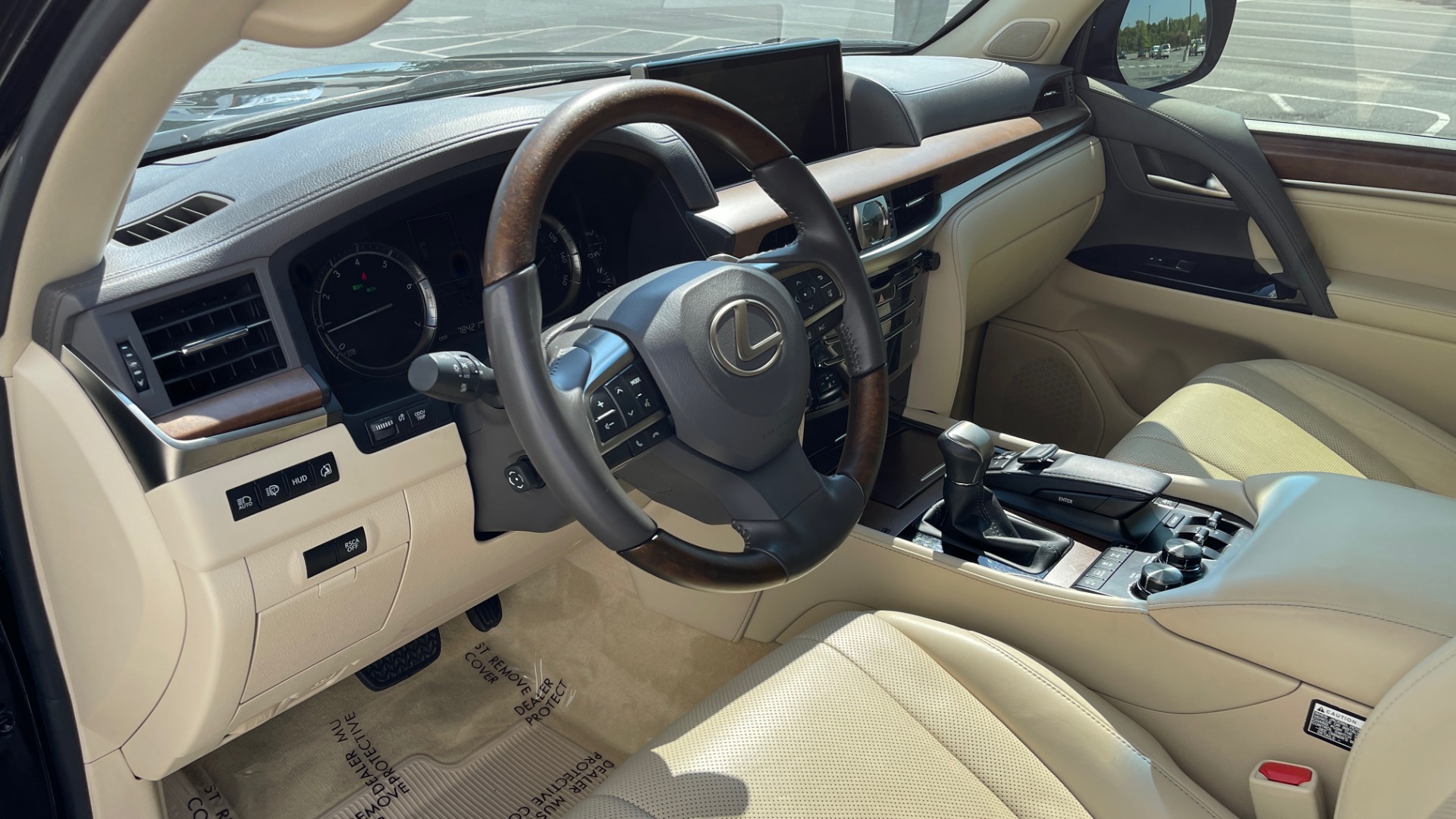 Used 2017 Lexus LX 570 LUXURY / 5.7L V8 / NAV / SUNROOF / 3-ROW / DVD / REARVIEW for sale Sold at Formula Imports in Charlotte NC 28227 26