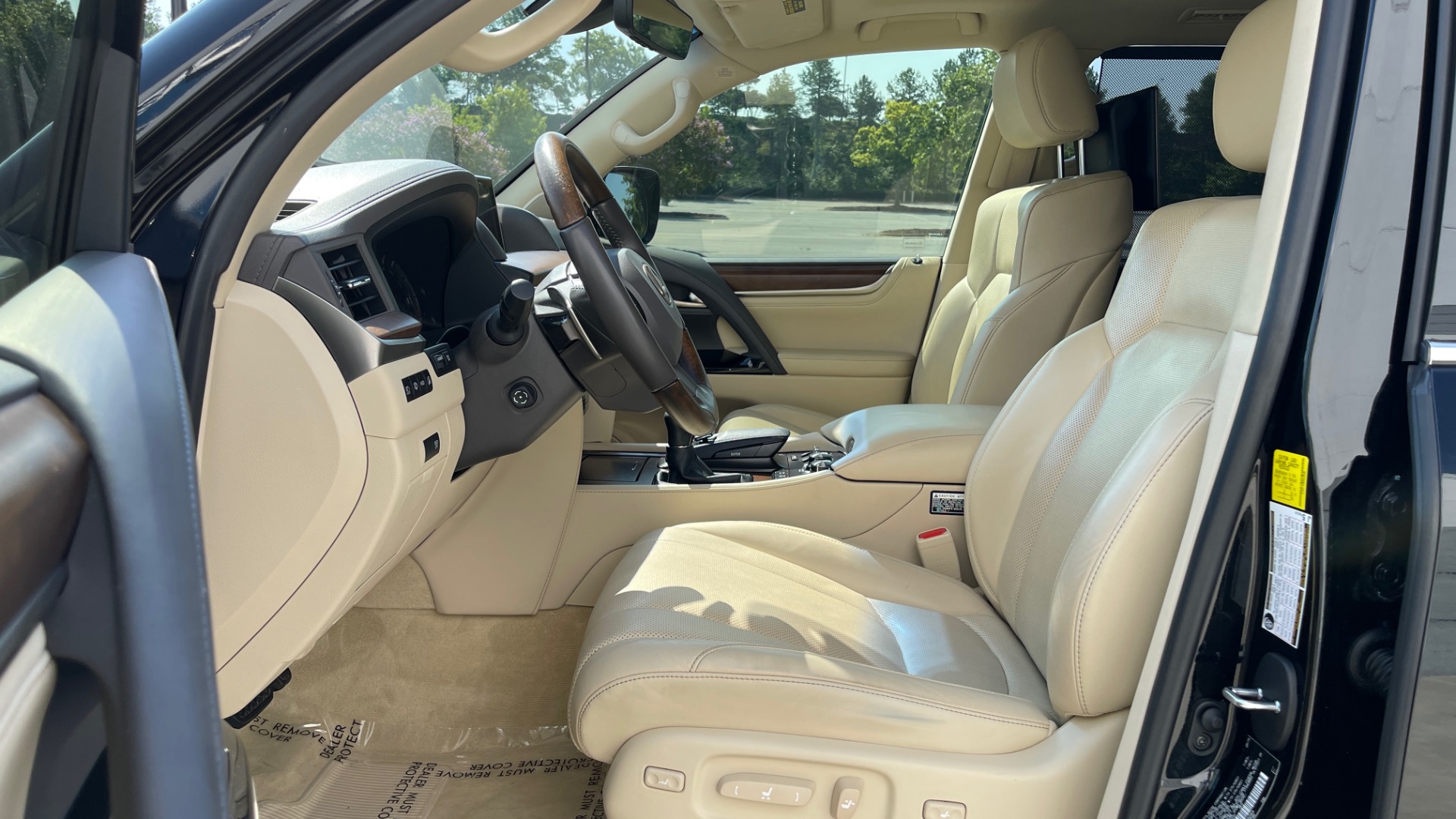 Used 2017 Lexus LX 570 LUXURY / 5.7L V8 / NAV / SUNROOF / 3-ROW / DVD / REARVIEW for sale Sold at Formula Imports in Charlotte NC 28227 27