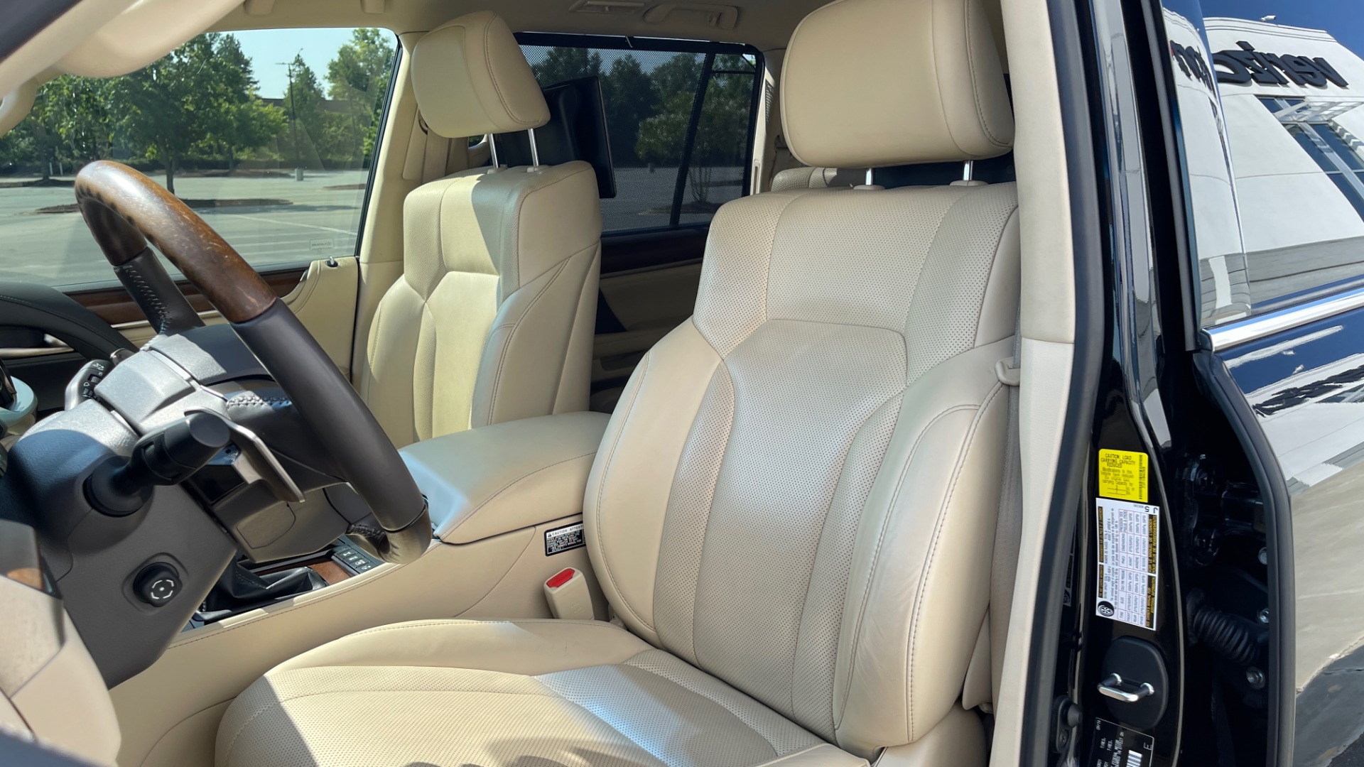 Used 2017 Lexus LX 570 LUXURY / 5.7L V8 / NAV / SUNROOF / 3-ROW / DVD / REARVIEW for sale Sold at Formula Imports in Charlotte NC 28227 28