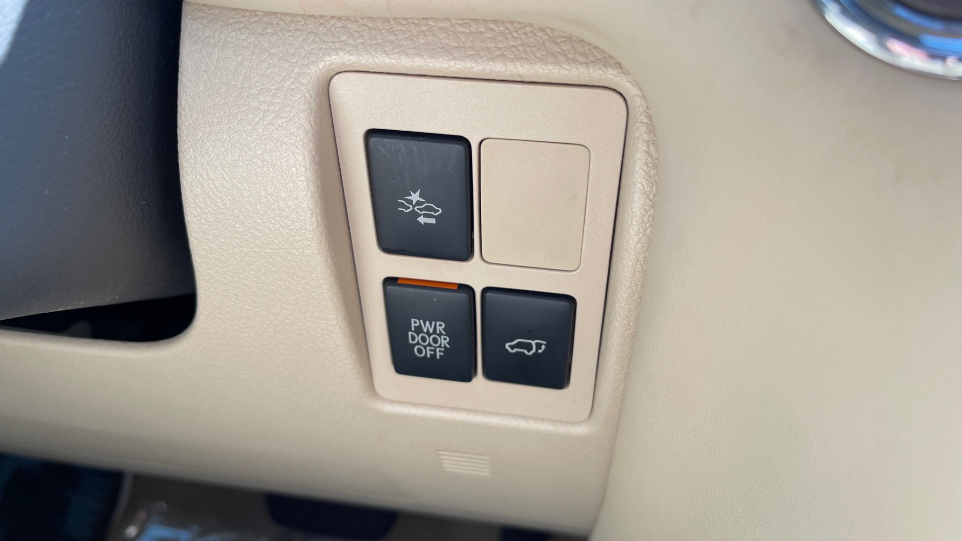 Used 2017 Lexus LX 570 LUXURY / 5.7L V8 / NAV / SUNROOF / 3-ROW / DVD / REARVIEW for sale Sold at Formula Imports in Charlotte NC 28227 36