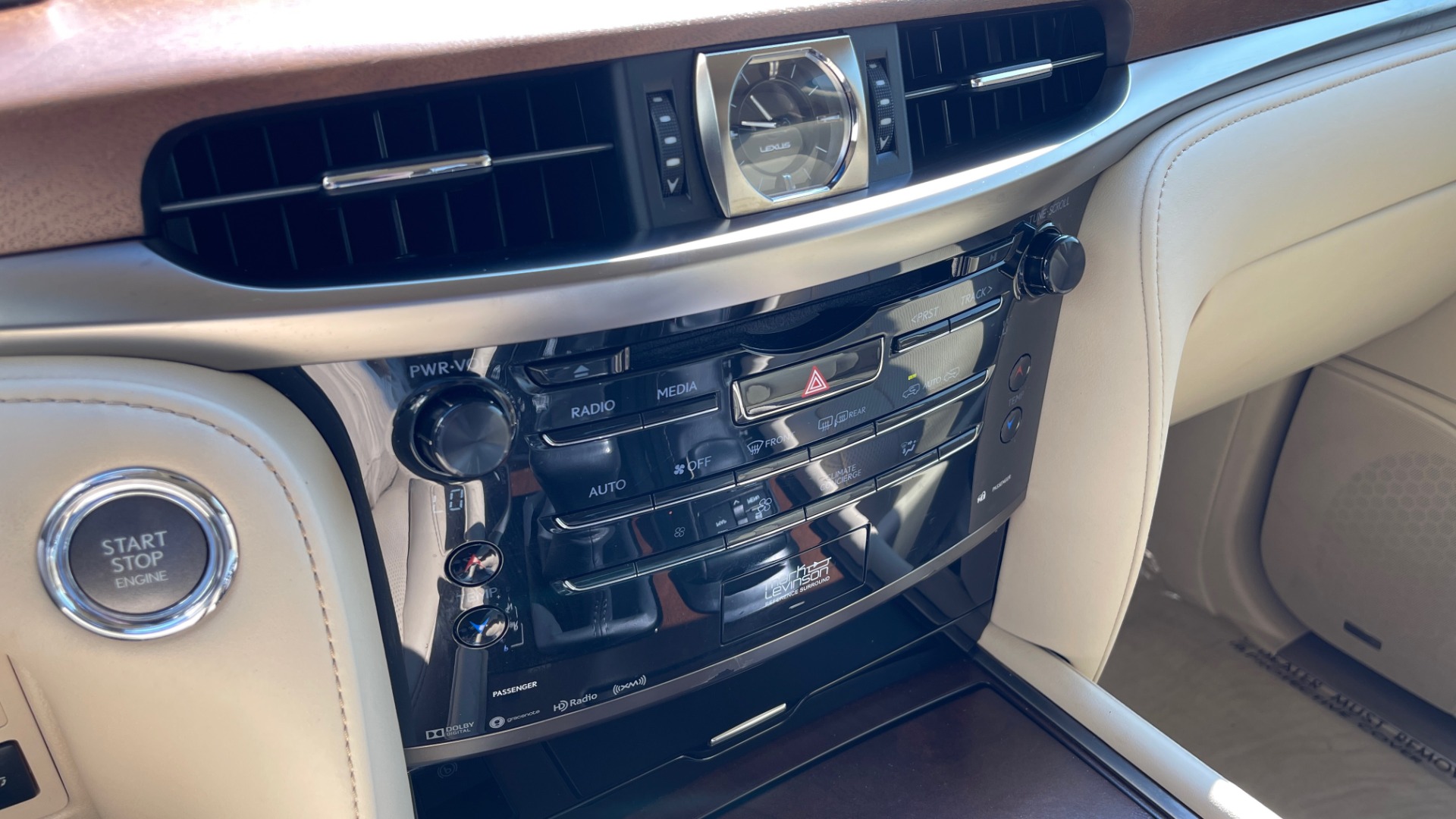 Used 2017 Lexus LX 570 LUXURY / 5.7L V8 / NAV / SUNROOF / 3-ROW / DVD / REARVIEW for sale Sold at Formula Imports in Charlotte NC 28227 40