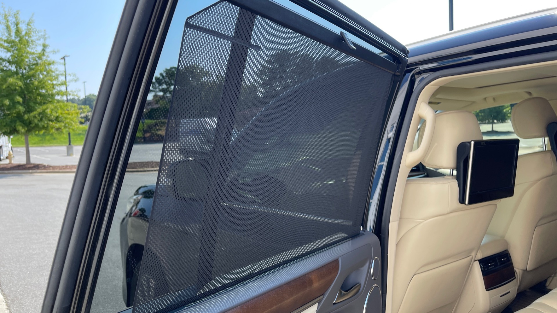 Used 2017 Lexus LX 570 LUXURY / 5.7L V8 / NAV / SUNROOF / 3-ROW / DVD / REARVIEW for sale Sold at Formula Imports in Charlotte NC 28227 50