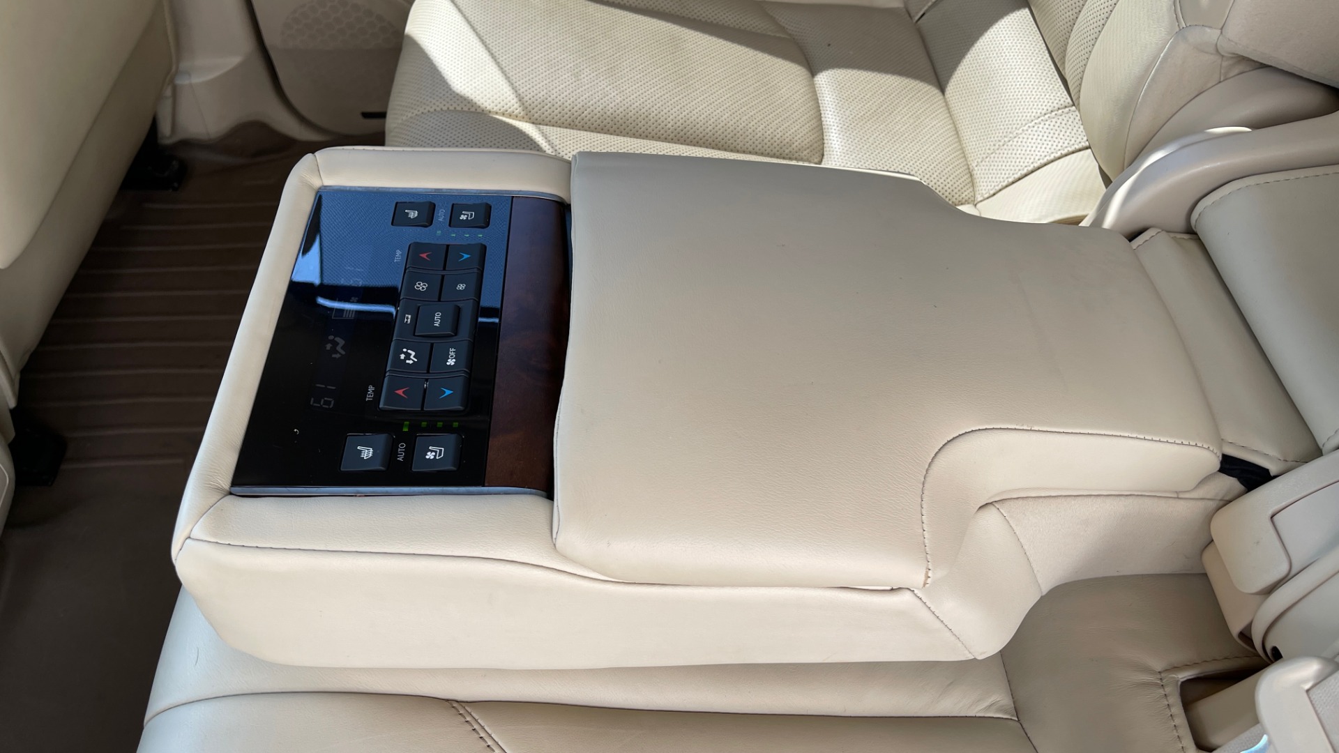 Used 2017 Lexus LX 570 LUXURY / 5.7L V8 / NAV / SUNROOF / 3-ROW / DVD / REARVIEW for sale Sold at Formula Imports in Charlotte NC 28227 53