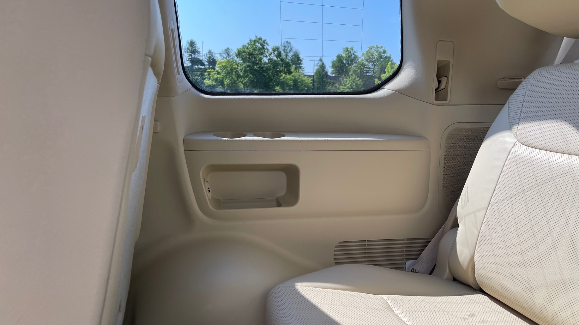 Used 2017 Lexus LX 570 LUXURY / 5.7L V8 / NAV / SUNROOF / 3-ROW / DVD / REARVIEW for sale Sold at Formula Imports in Charlotte NC 28227 59