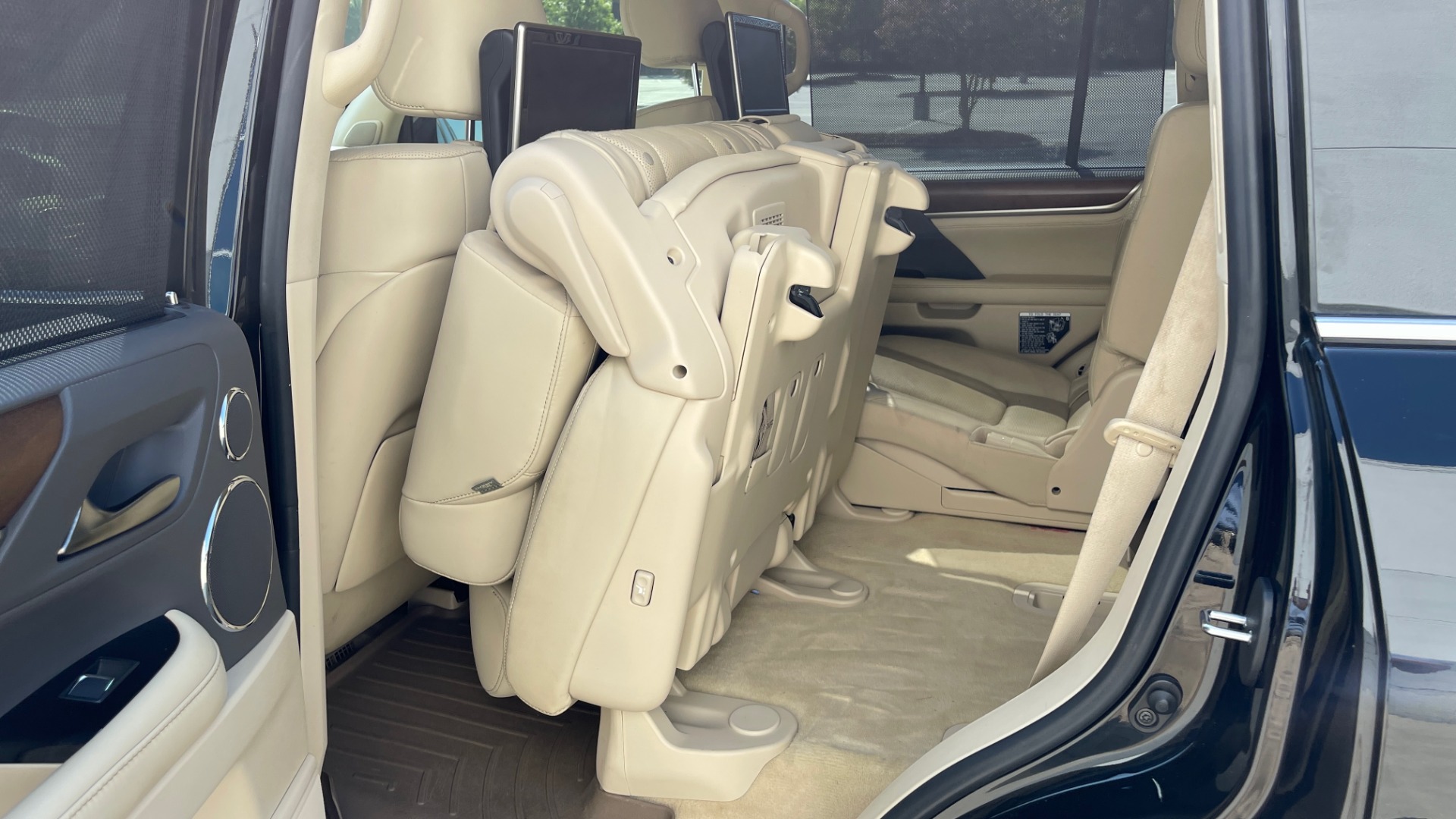 Used 2017 Lexus LX 570 LUXURY / 5.7L V8 / NAV / SUNROOF / 3-ROW / DVD / REARVIEW for sale Sold at Formula Imports in Charlotte NC 28227 60