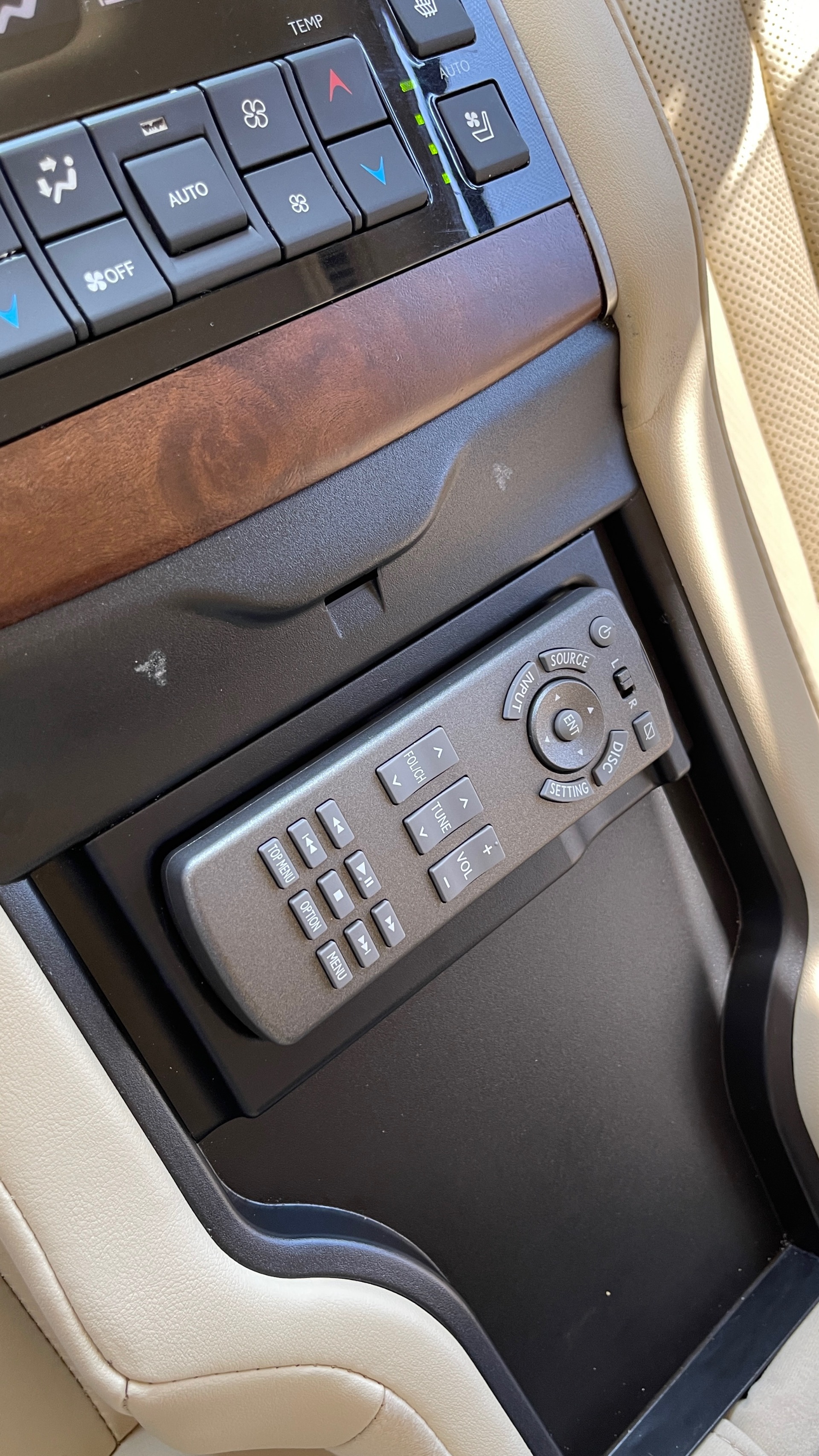 Used 2017 Lexus LX 570 LUXURY / 5.7L V8 / NAV / SUNROOF / 3-ROW / DVD / REARVIEW for sale Sold at Formula Imports in Charlotte NC 28227 61