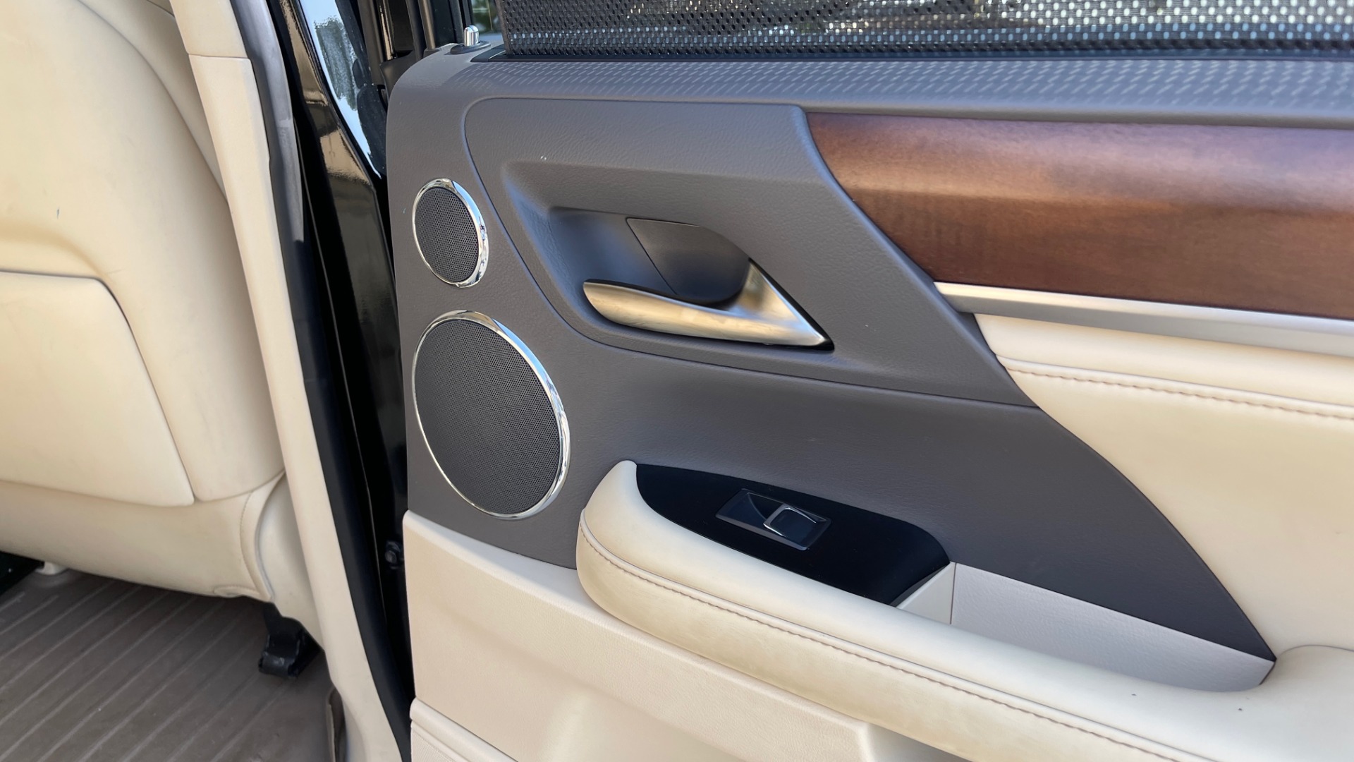 Used 2017 Lexus LX 570 LUXURY / 5.7L V8 / NAV / SUNROOF / 3-ROW / DVD / REARVIEW for sale Sold at Formula Imports in Charlotte NC 28227 65