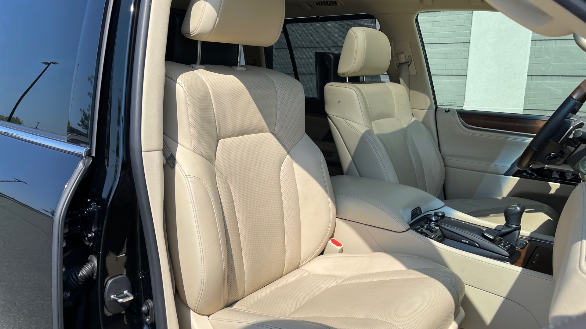 Used 2017 Lexus LX 570 LUXURY / 5.7L V8 / NAV / SUNROOF / 3-ROW / DVD / REARVIEW for sale Sold at Formula Imports in Charlotte NC 28227 74