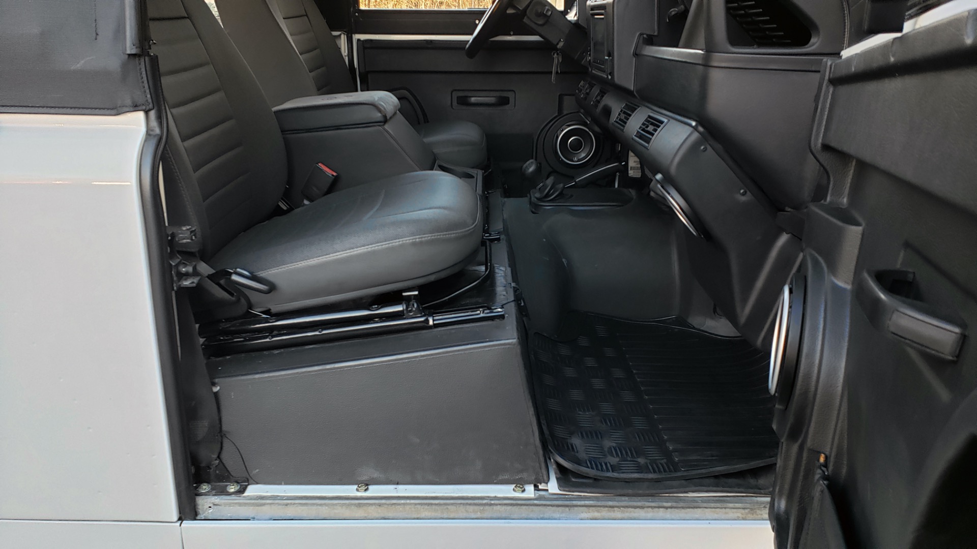 Used 1995 Land Rover DEFENDER 90 NAS SOFT-TOP AUTO / LS3 V8 / LOW MILES / SUPER CLEAN for sale Sold at Formula Imports in Charlotte NC 28227 37