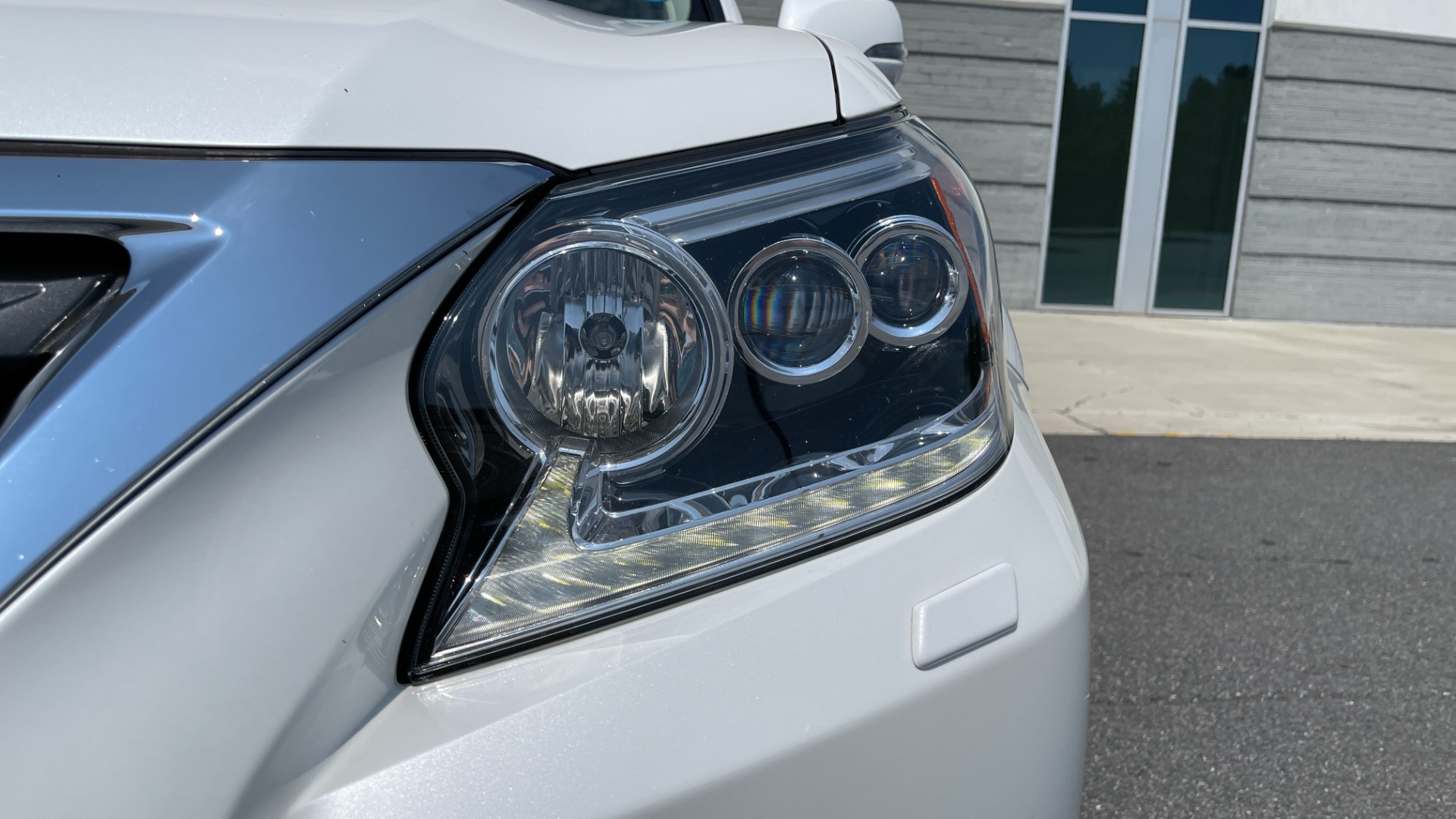 Used 2015 Lexus GX 460 LUXURY / 4.6L V8 / 4WD / NAV / SUNROOF / 3-ROW / REARVIEW for sale Sold at Formula Imports in Charlotte NC 28227 10
