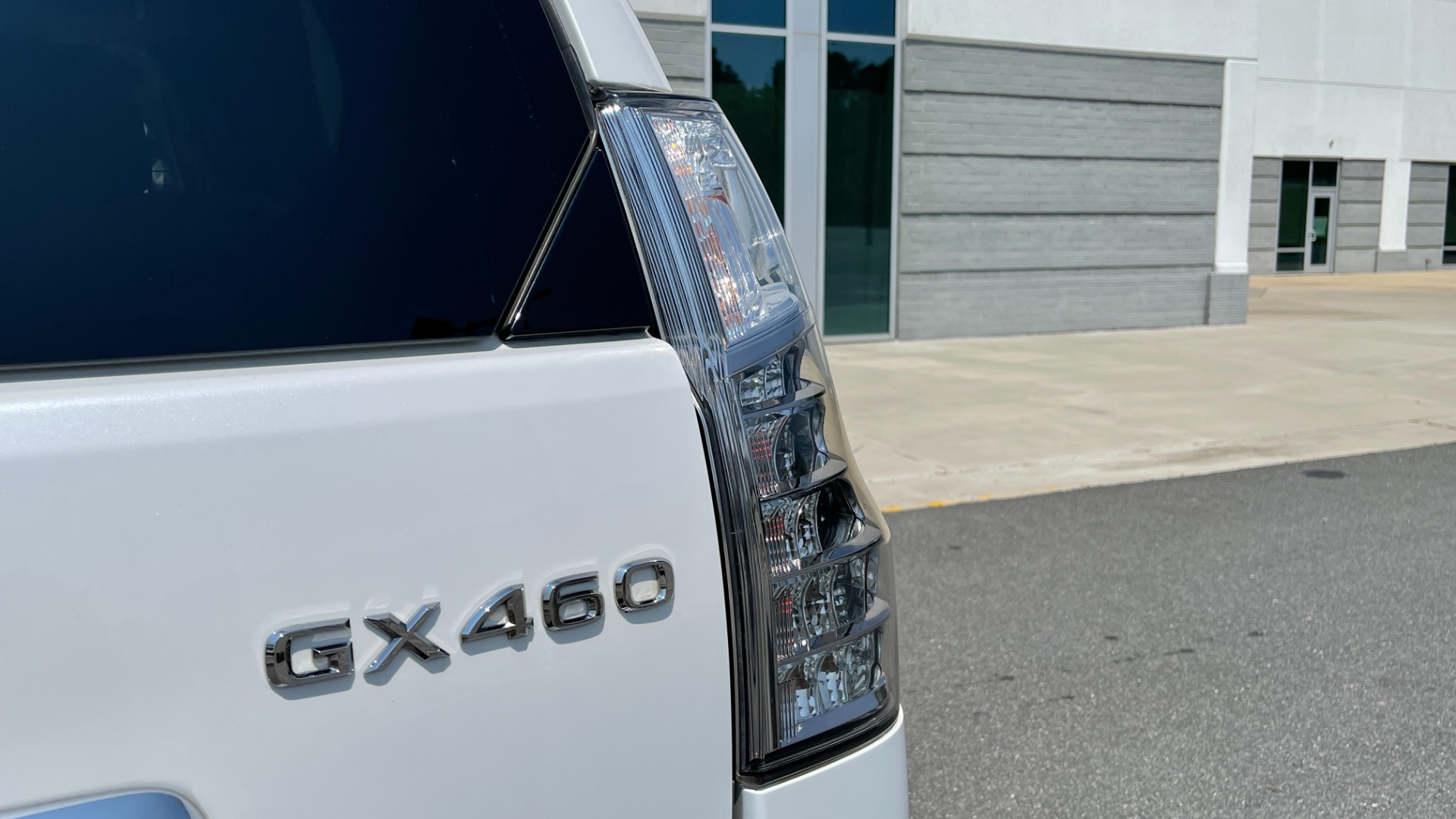 Used 2015 Lexus GX 460 LUXURY / 4.6L V8 / 4WD / NAV / SUNROOF / 3-ROW / REARVIEW for sale Sold at Formula Imports in Charlotte NC 28227 16