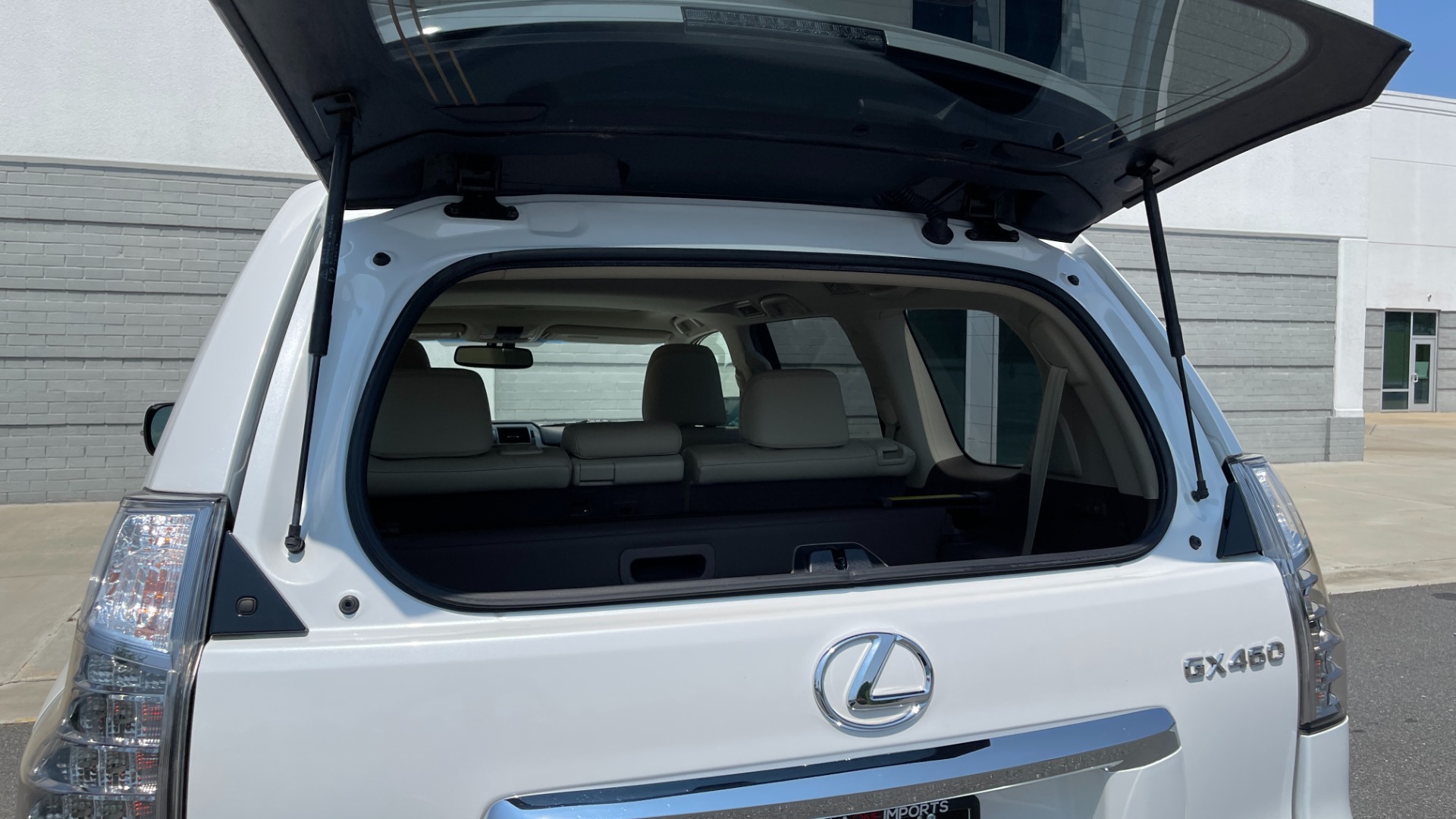 Used 2015 Lexus GX 460 LUXURY / 4.6L V8 / 4WD / NAV / SUNROOF / 3-ROW / REARVIEW for sale Sold at Formula Imports in Charlotte NC 28227 18