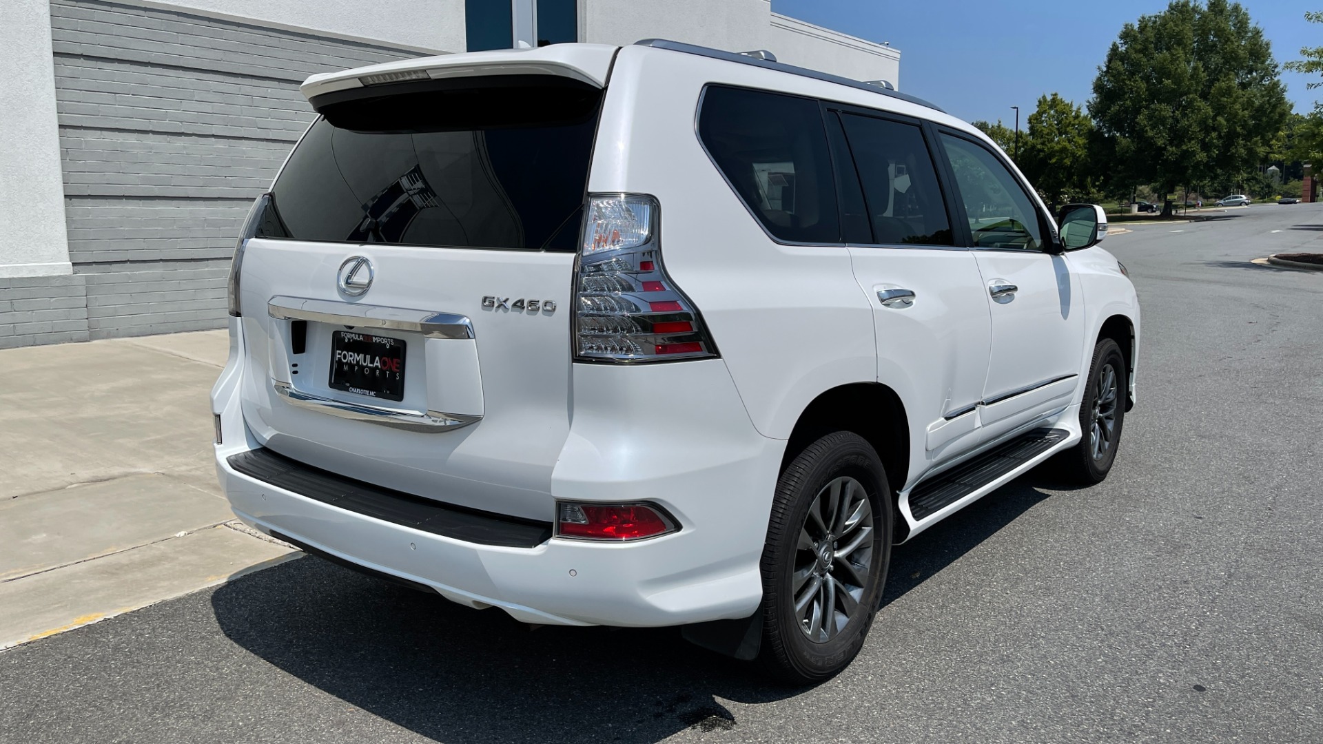 Used 2015 Lexus GX 460 LUXURY / 4.6L V8 / 4WD / NAV / SUNROOF / 3-ROW / REARVIEW for sale Sold at Formula Imports in Charlotte NC 28227 2