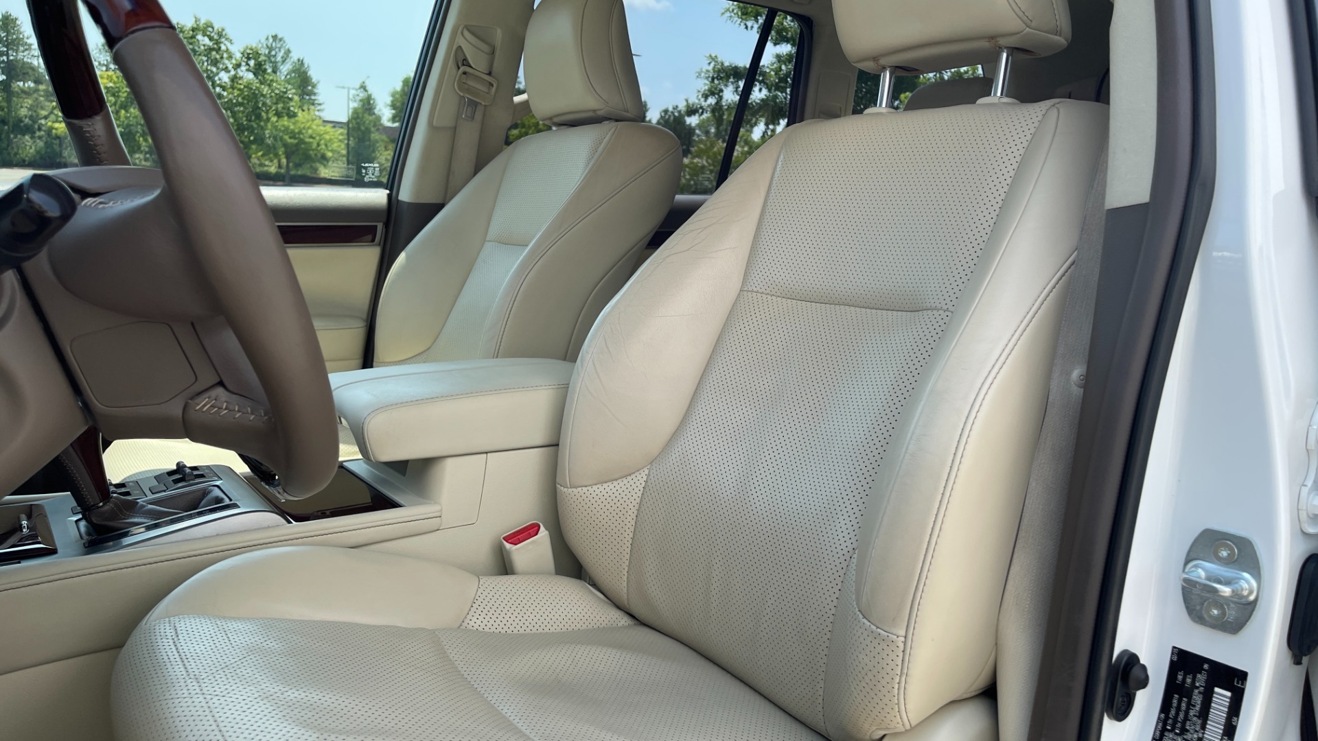 Used 2015 Lexus GX 460 LUXURY / 4.6L V8 / 4WD / NAV / SUNROOF / 3-ROW / REARVIEW for sale Sold at Formula Imports in Charlotte NC 28227 24