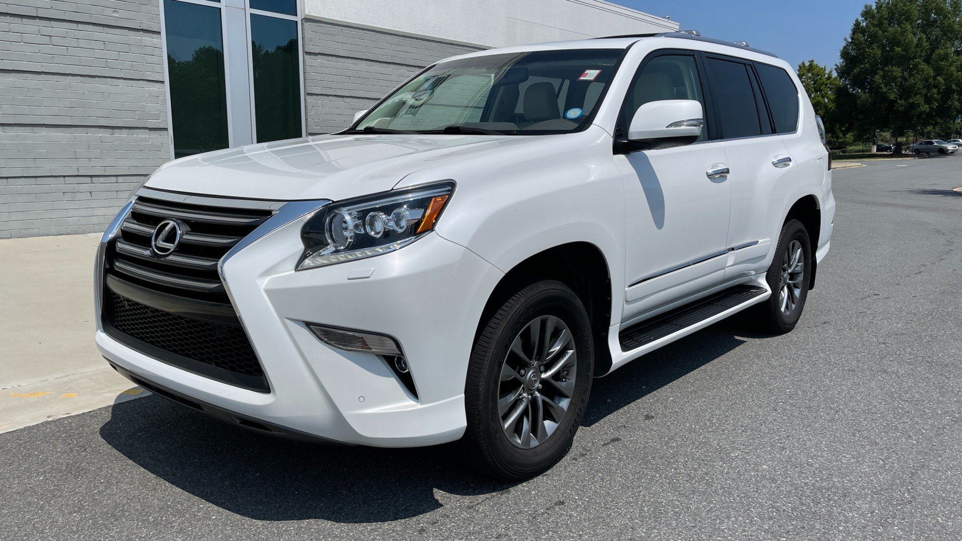 Used 2015 Lexus GX 460 LUXURY / 4.6L V8 / 4WD / NAV / SUNROOF / 3-ROW / REARVIEW for sale Sold at Formula Imports in Charlotte NC 28227 3