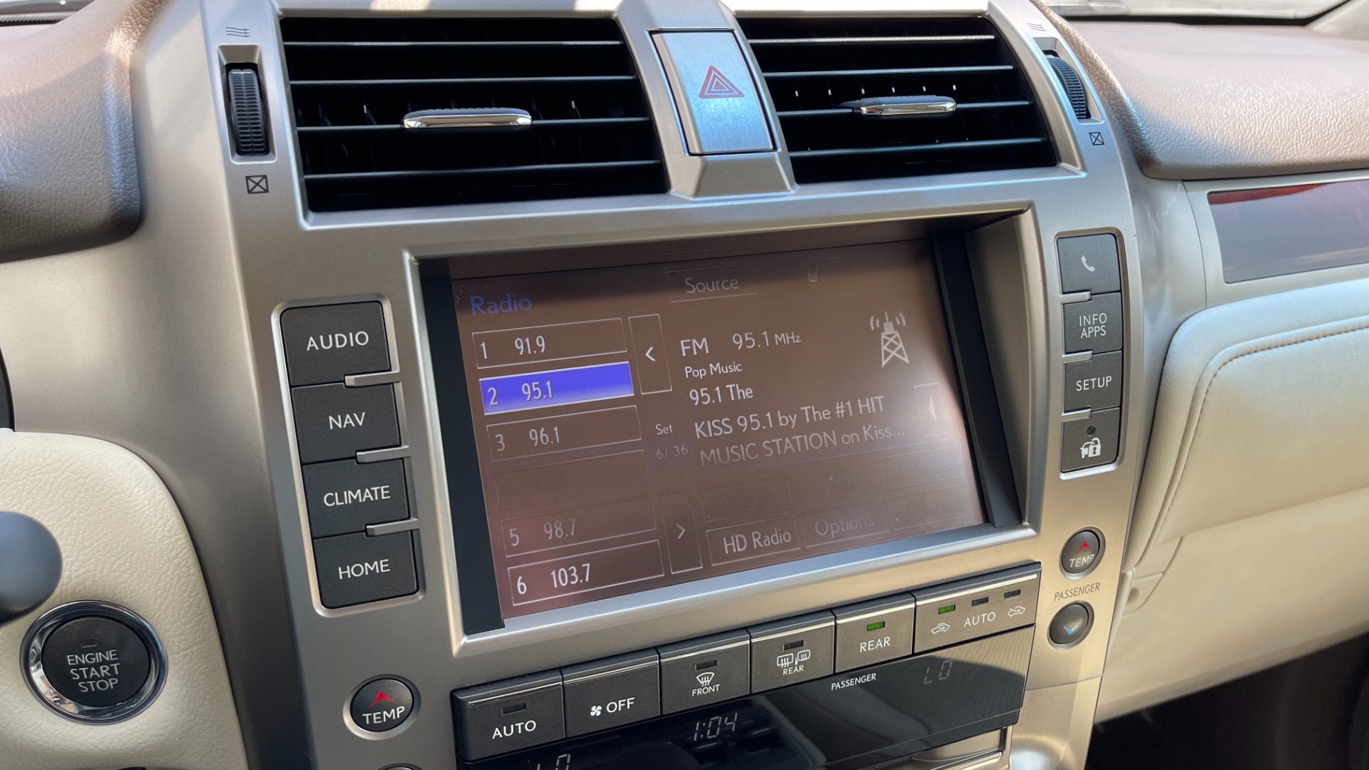 Used 2015 Lexus GX 460 LUXURY / 4.6L V8 / 4WD / NAV / SUNROOF / 3-ROW / REARVIEW for sale Sold at Formula Imports in Charlotte NC 28227 32