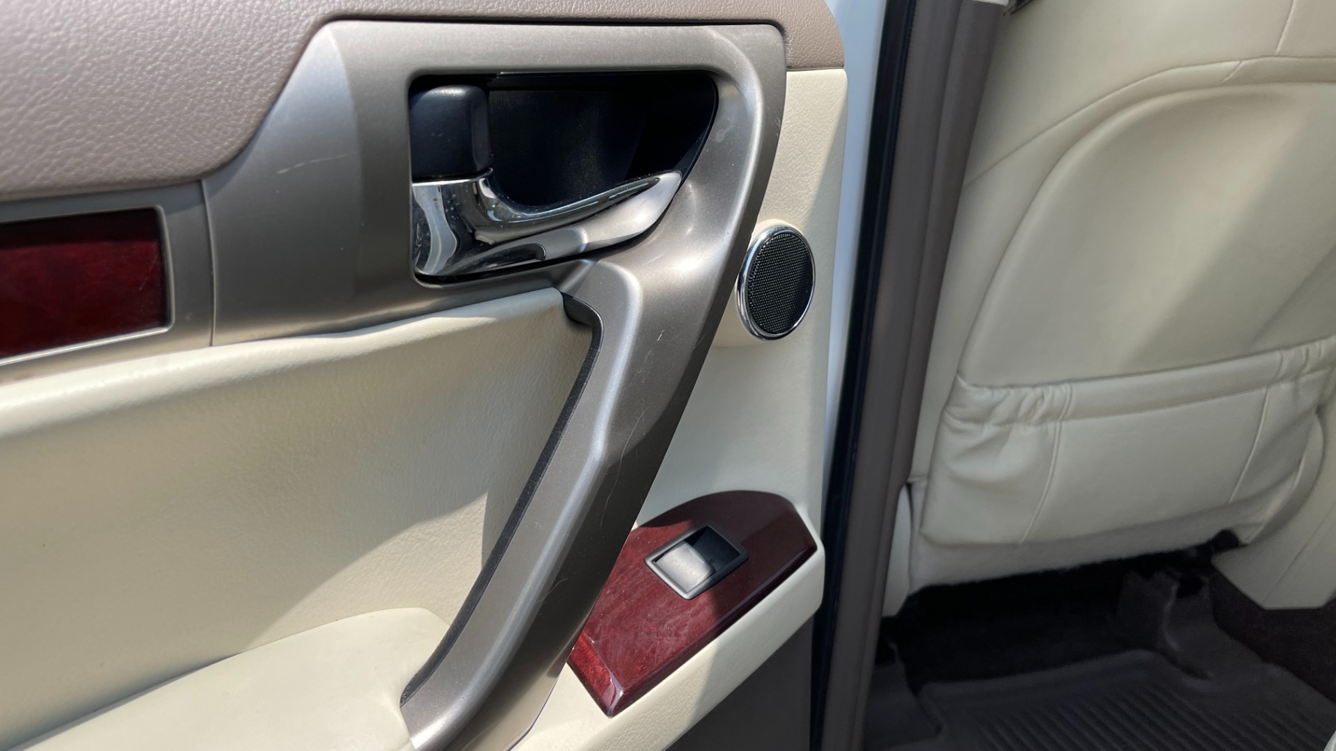 Used 2015 Lexus GX 460 LUXURY / 4.6L V8 / 4WD / NAV / SUNROOF / 3-ROW / REARVIEW for sale Sold at Formula Imports in Charlotte NC 28227 43