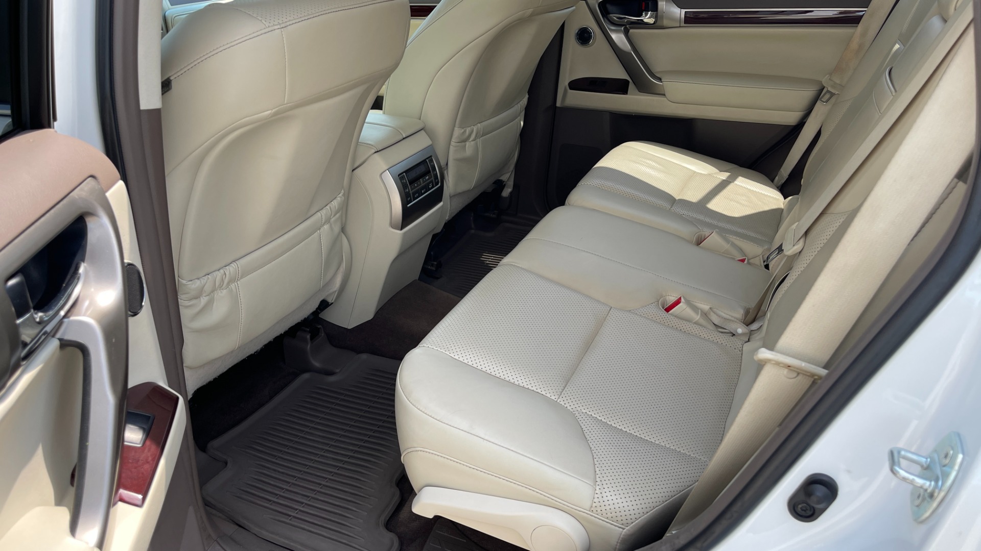 Used 2015 Lexus GX 460 LUXURY / 4.6L V8 / 4WD / NAV / SUNROOF / 3-ROW / REARVIEW for sale Sold at Formula Imports in Charlotte NC 28227 44