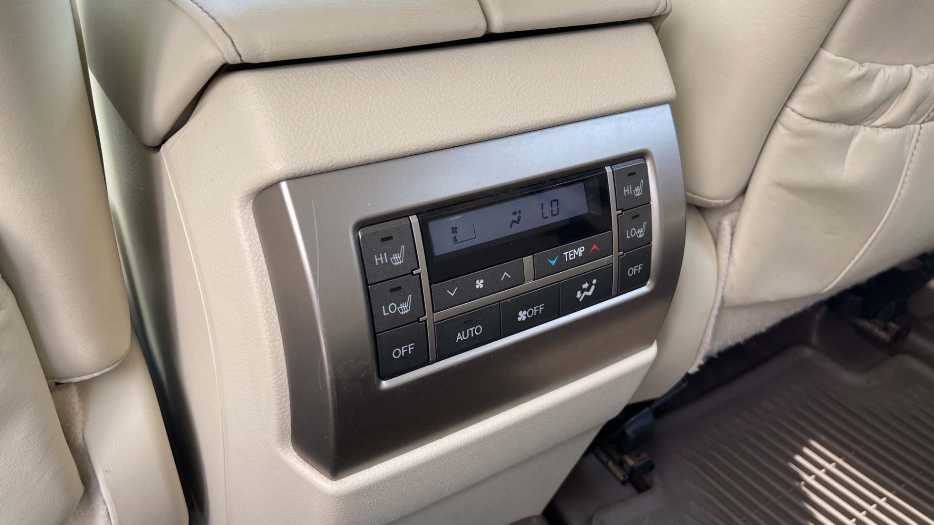 Used 2015 Lexus GX 460 LUXURY / 4.6L V8 / 4WD / NAV / SUNROOF / 3-ROW / REARVIEW for sale Sold at Formula Imports in Charlotte NC 28227 45