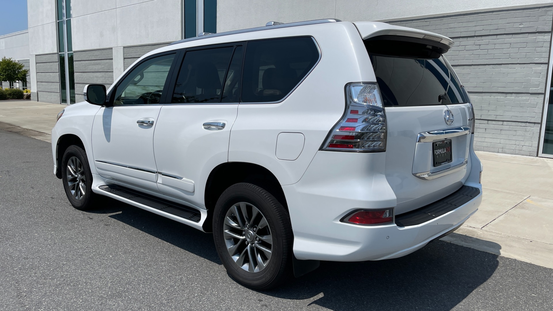 Used 2015 Lexus GX 460 LUXURY / 4.6L V8 / 4WD / NAV / SUNROOF / 3-ROW / REARVIEW for sale Sold at Formula Imports in Charlotte NC 28227 5