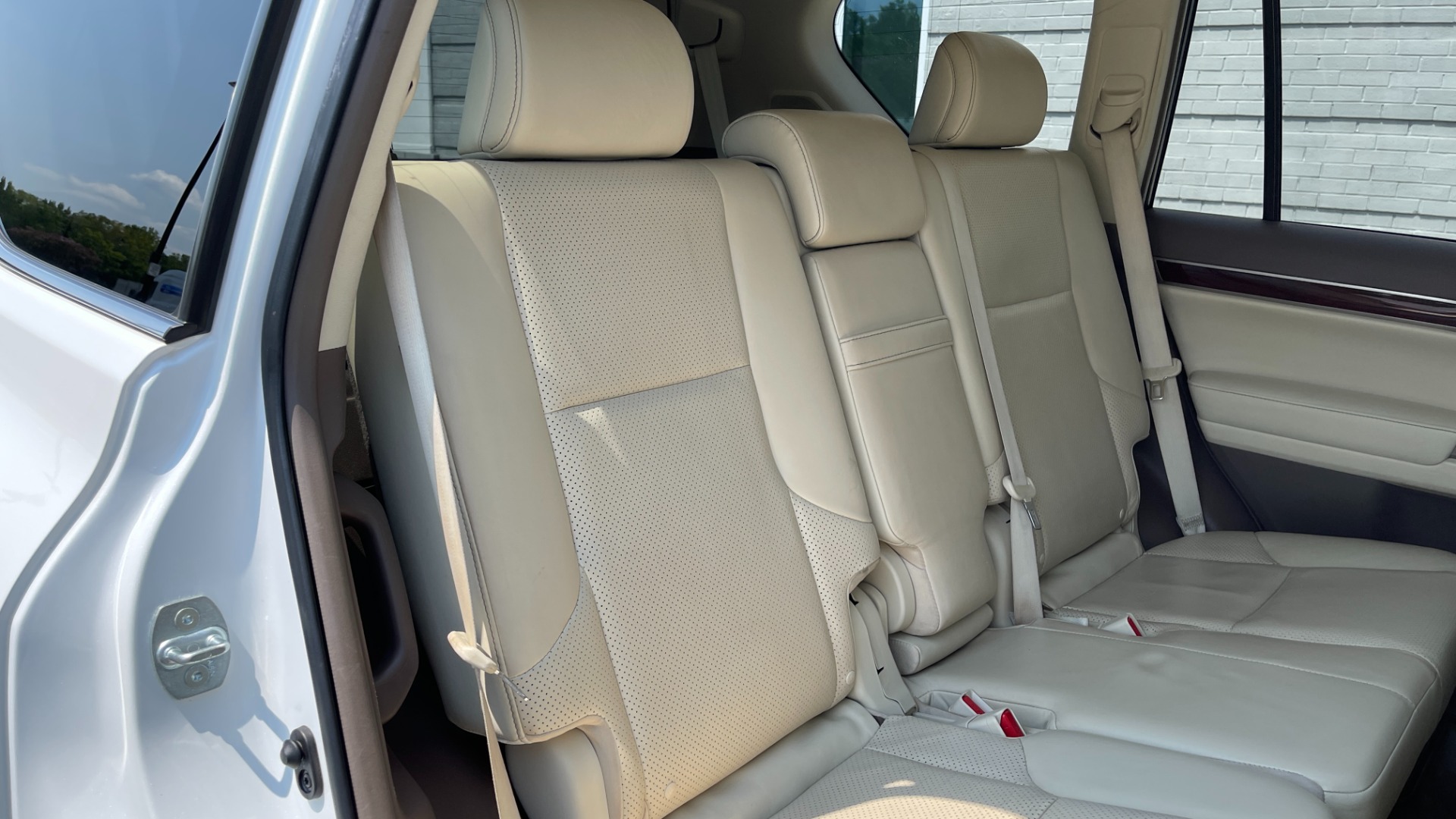 Used 2015 Lexus GX 460 LUXURY / 4.6L V8 / 4WD / NAV / SUNROOF / 3-ROW / REARVIEW for sale Sold at Formula Imports in Charlotte NC 28227 51