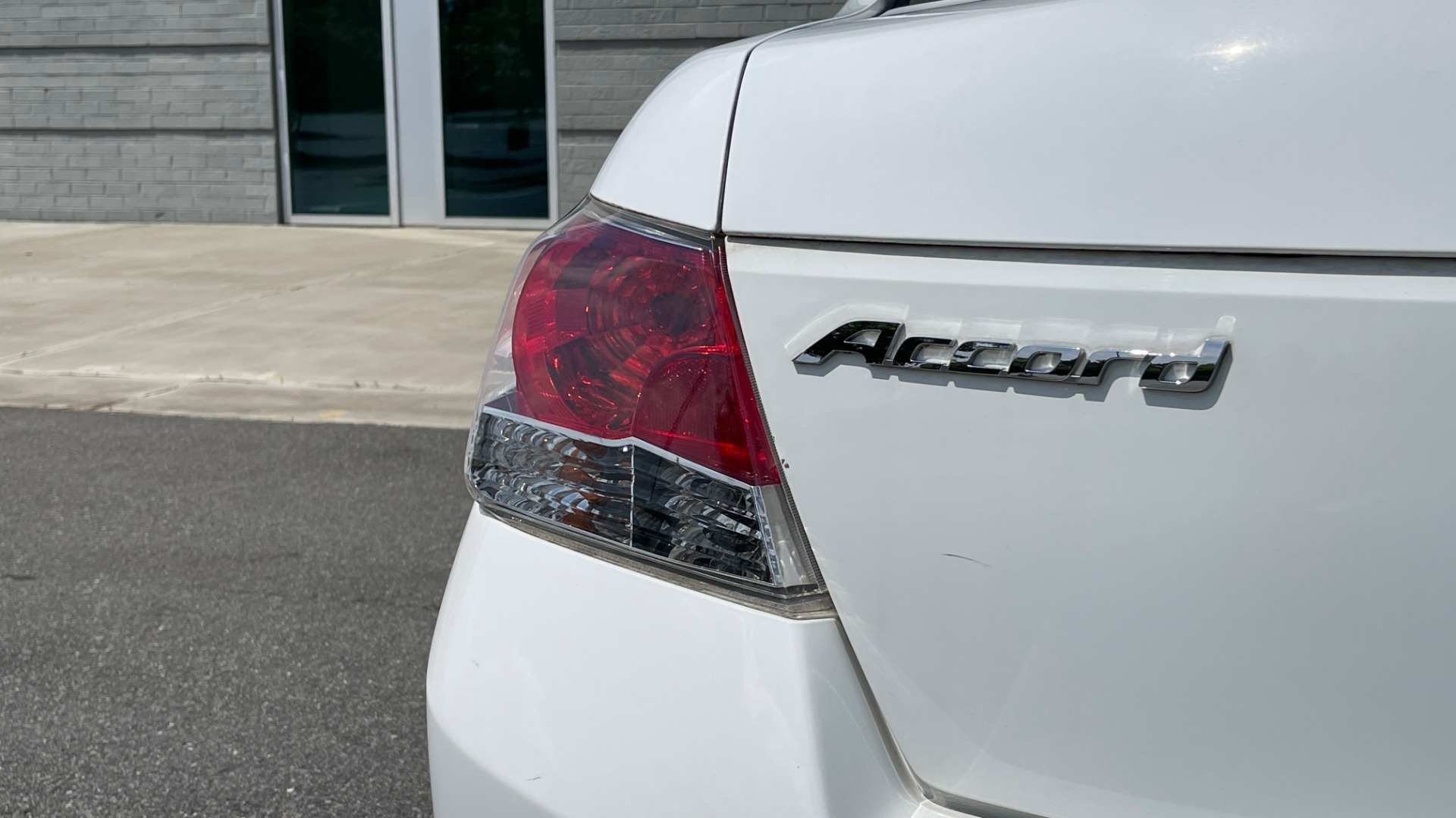 Used 2009 Honda ACCORD EX-L 4DR / 2.4L / AUTO / SUNROOF / ANC / DUAL-ZONE AUTO A/C for sale Sold at Formula Imports in Charlotte NC 28227 10