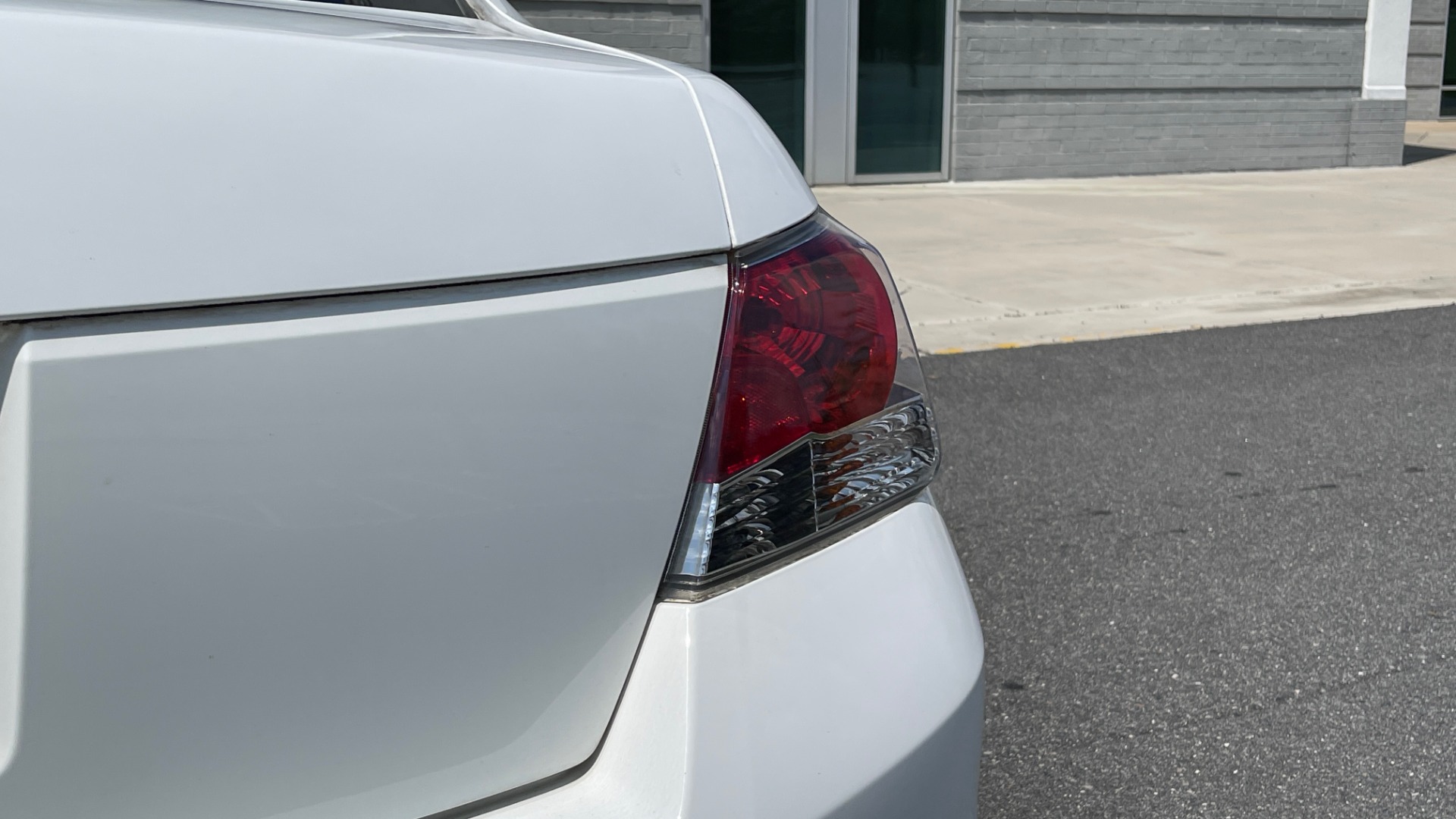 Used 2009 Honda ACCORD EX-L 4DR / 2.4L / AUTO / SUNROOF / ANC / DUAL-ZONE AUTO A/C for sale Sold at Formula Imports in Charlotte NC 28227 11