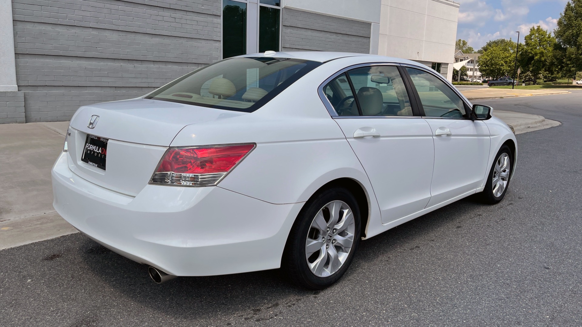 Used 2009 Honda ACCORD EX-L 4DR / 2.4L / AUTO / SUNROOF / ANC / DUAL-ZONE AUTO A/C for sale Sold at Formula Imports in Charlotte NC 28227 2
