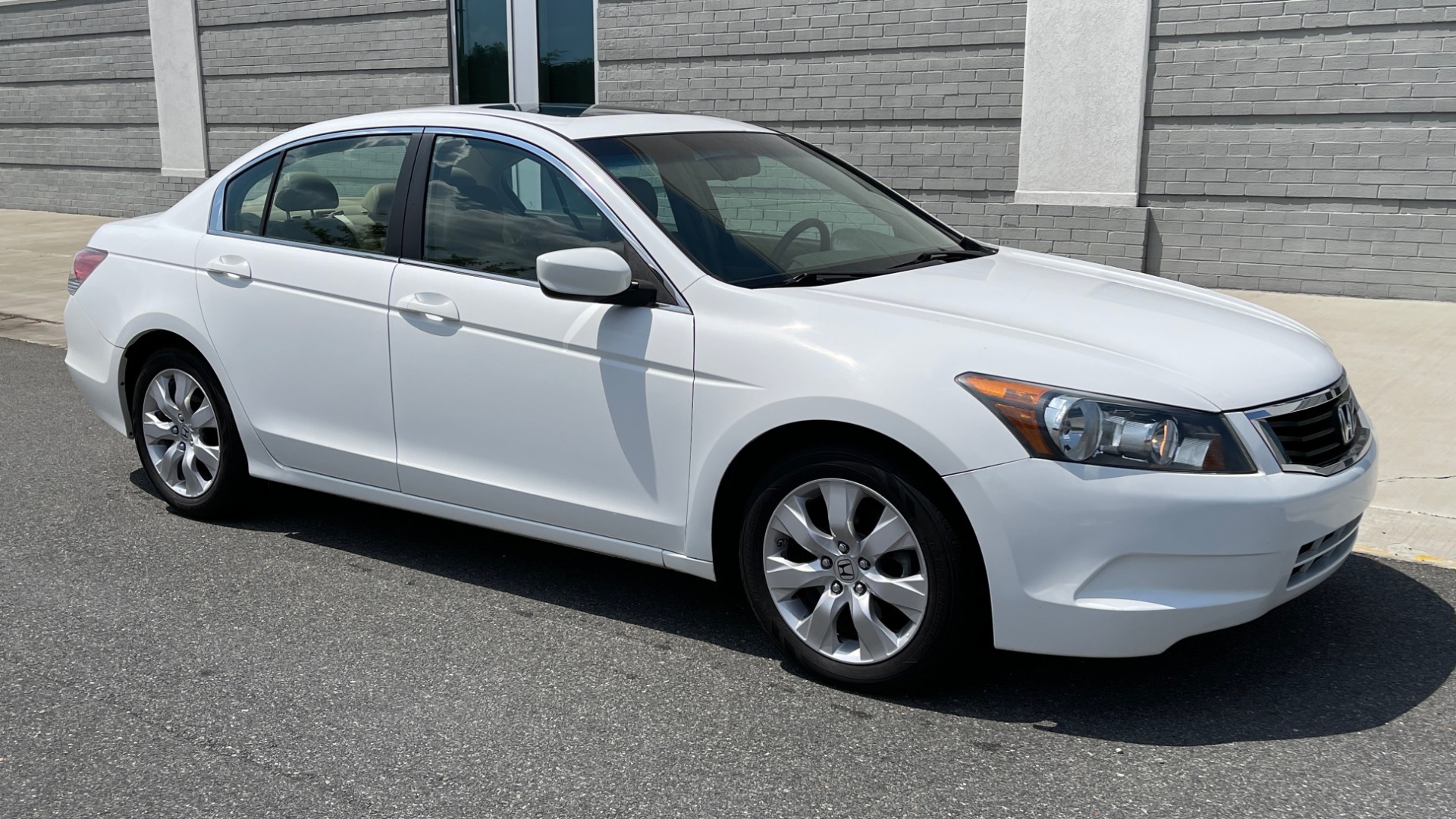 Used 2009 Honda ACCORD EX-L 4DR / 2.4L / AUTO / SUNROOF / ANC / DUAL-ZONE AUTO A/C for sale Sold at Formula Imports in Charlotte NC 28227 6
