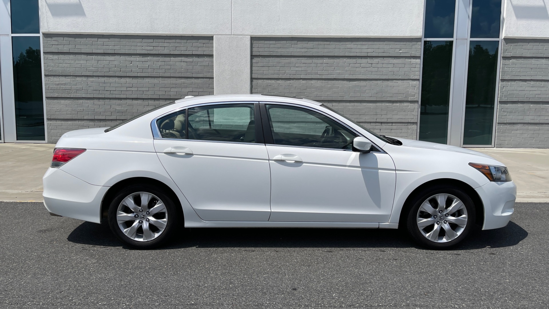 Used 2009 Honda ACCORD EX-L 4DR / 2.4L / AUTO / SUNROOF / ANC / DUAL-ZONE AUTO A/C for sale Sold at Formula Imports in Charlotte NC 28227 8