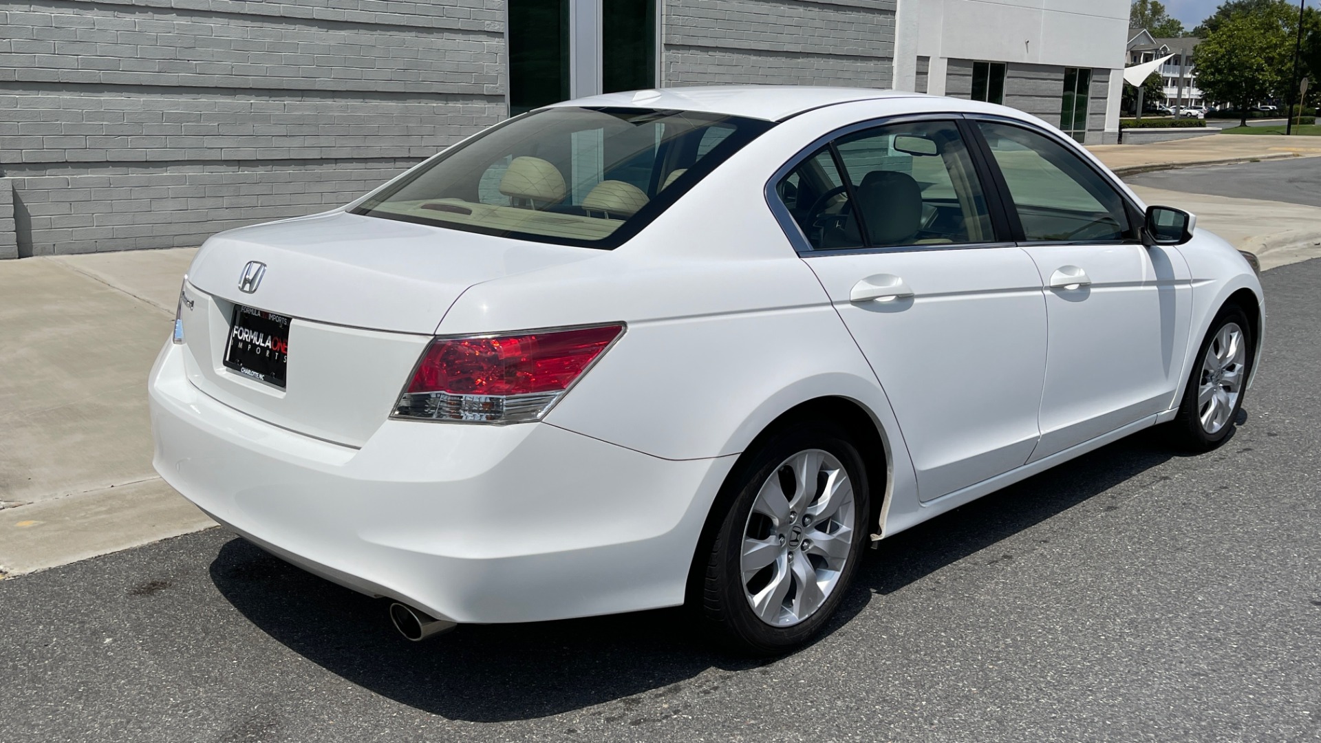 Used 2009 Honda ACCORD EX-L 4DR / 2.4L / AUTO / SUNROOF / ANC / DUAL-ZONE AUTO A/C for sale Sold at Formula Imports in Charlotte NC 28227 9