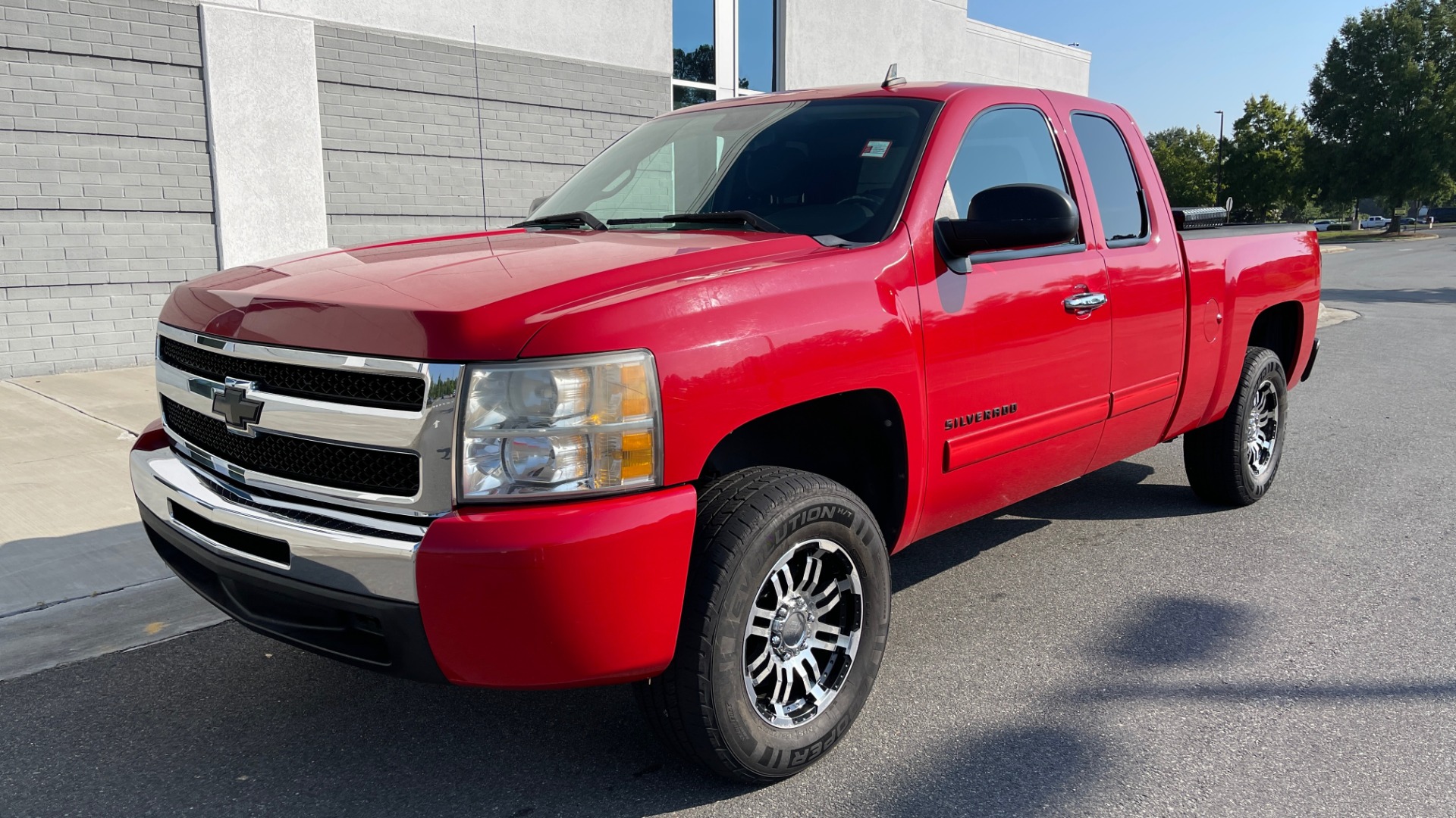 Used 2010 Chevrolet SILVERADO 1500 LT EXT CAB / 2WD / 5.3L V8 / AUTO / POWER PACK PLUS / TOWING for sale Sold at Formula Imports in Charlotte NC 28227 2