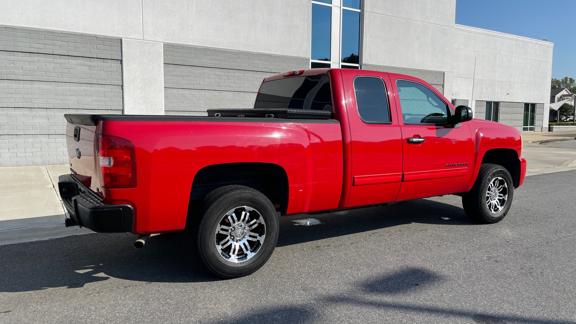 Used 2010 Chevrolet SILVERADO 1500 LT EXT CAB / 2WD / 5.3L V8 / AUTO / POWER PACK PLUS / TOWING for sale Sold at Formula Imports in Charlotte NC 28227 5