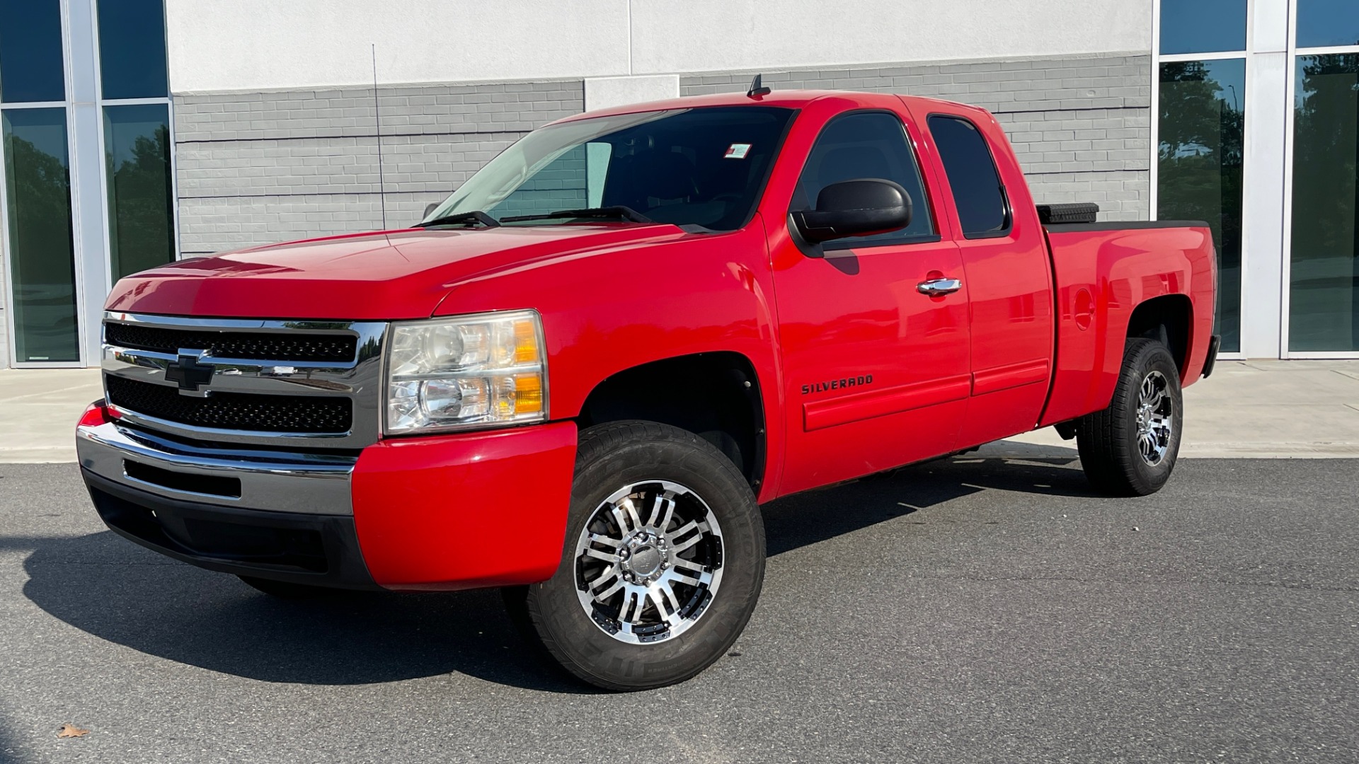 Used 2010 Chevrolet SILVERADO 1500 LT EXT CAB / 2WD / 5.3L V8 / AUTO / POWER PACK PLUS / TOWING for sale Sold at Formula Imports in Charlotte NC 28227 1