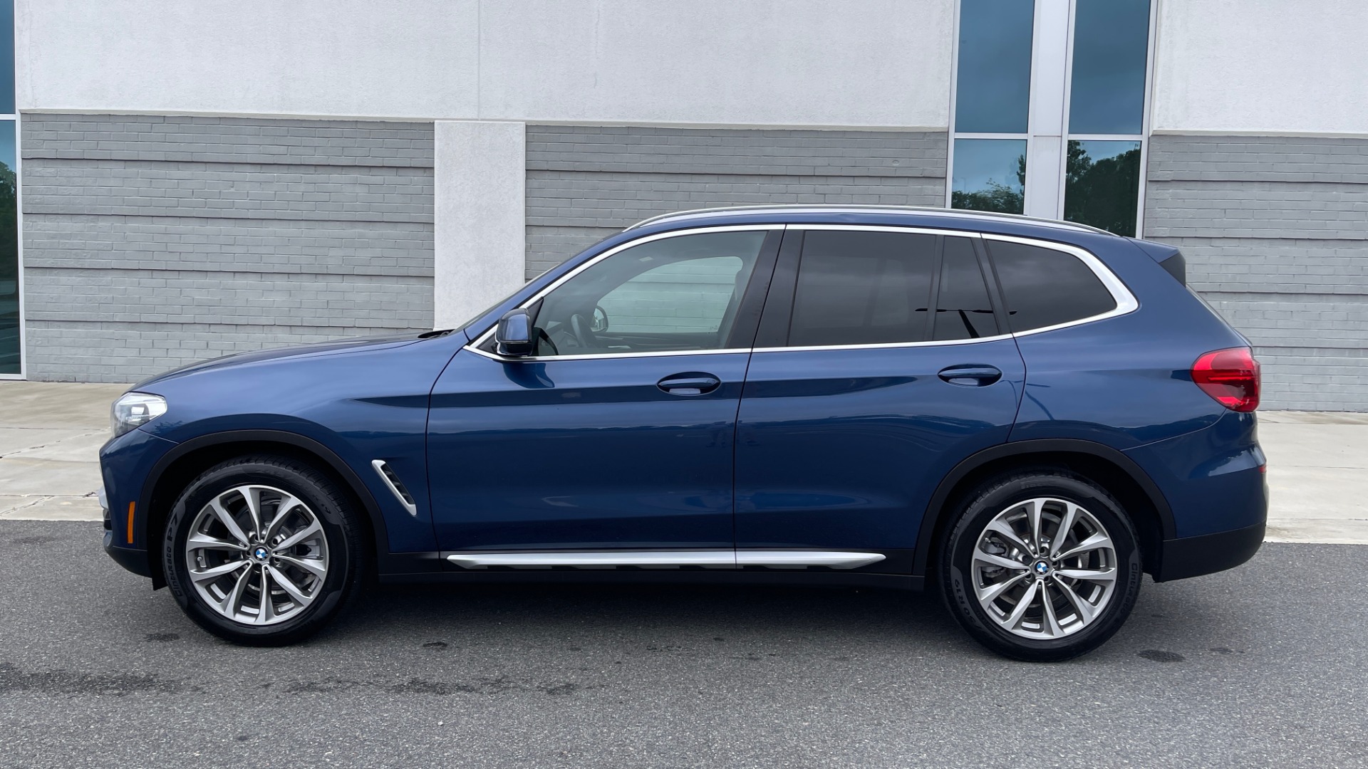 Used 2019 BMW X3 SDRIVE30I / NAV / PANO-ROOF / DRVR ASST / 19IN WHEELS / REARVIEW for sale Sold at Formula Imports in Charlotte NC 28227 4