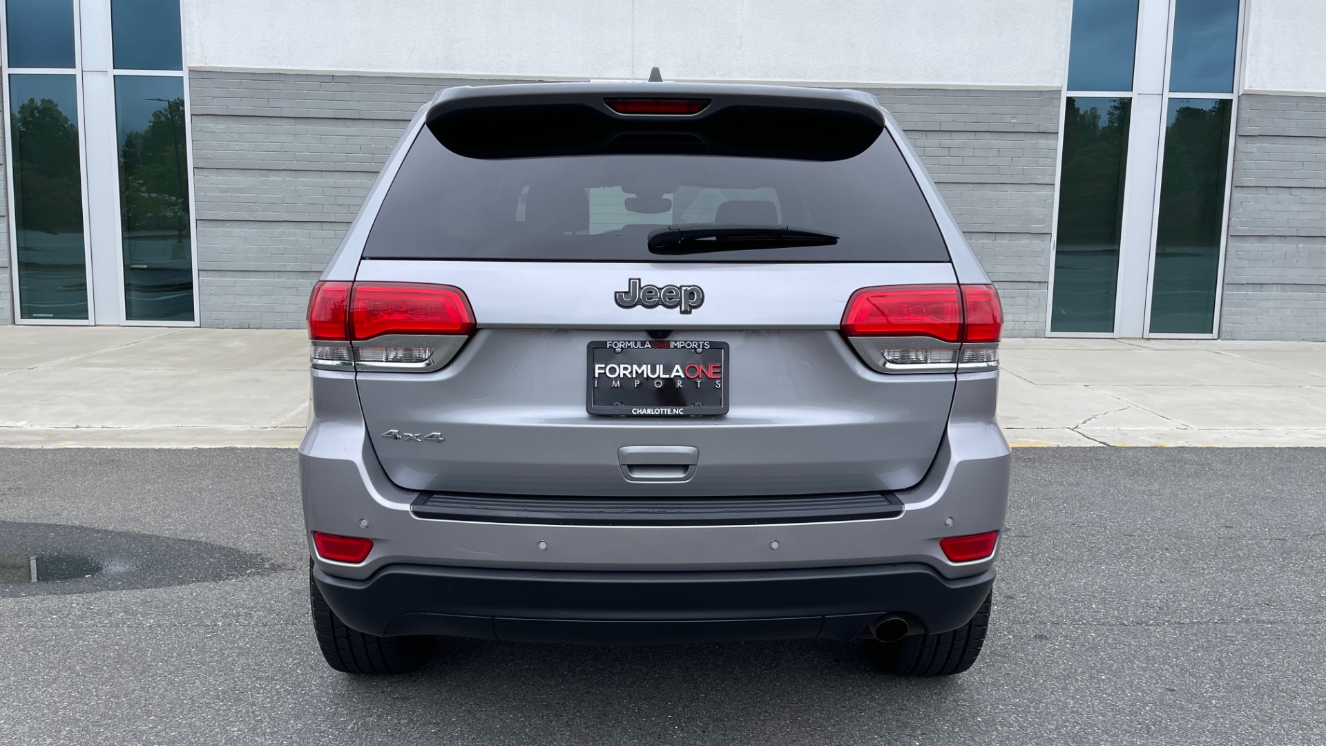 Used 2017 Jeep GRAND CHEROKEE LAREDO E 4X4 / KEYLESS-GO / 8.4IN TOUCH SCREEN / REARVIEW for sale Sold at Formula Imports in Charlotte NC 28227 20