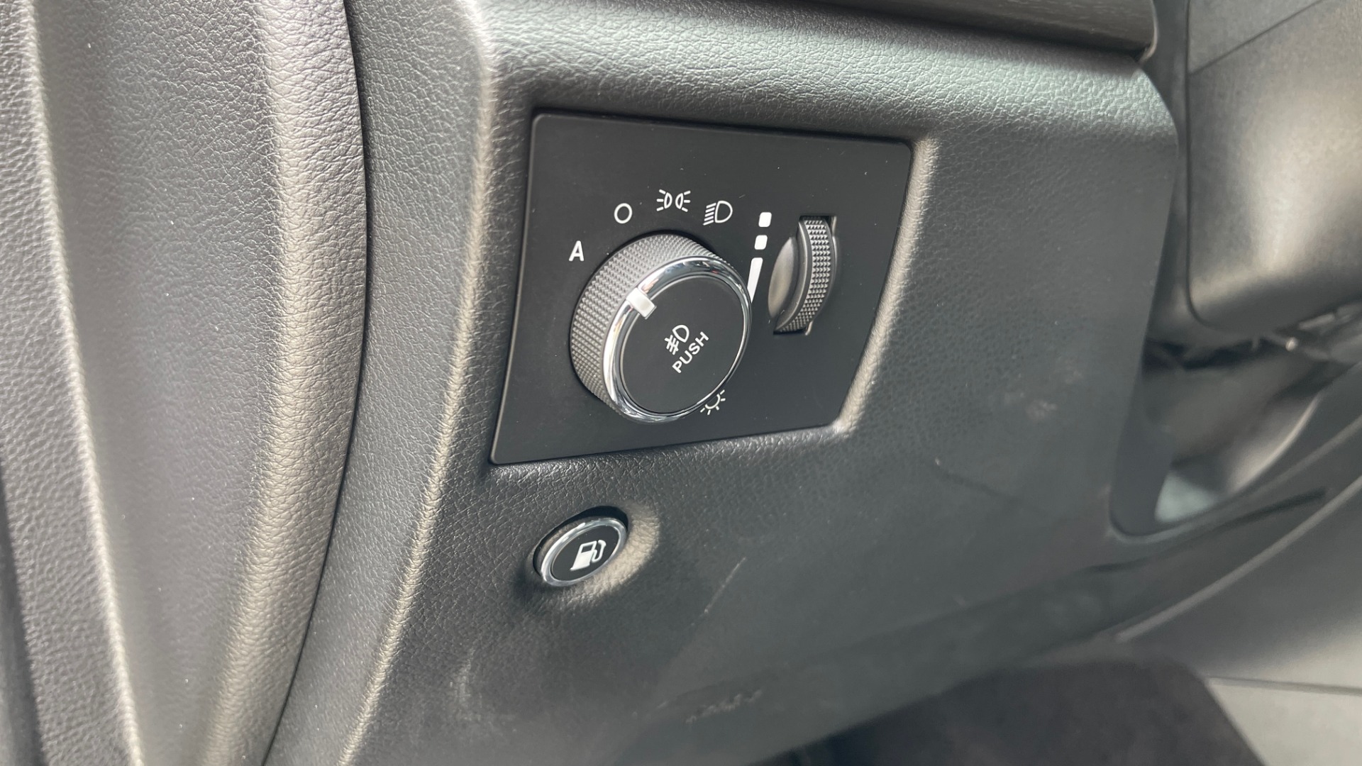 Used 2017 Jeep GRAND CHEROKEE LAREDO E 4X4 / KEYLESS-GO / 8.4IN TOUCH SCREEN / REARVIEW for sale Sold at Formula Imports in Charlotte NC 28227 29