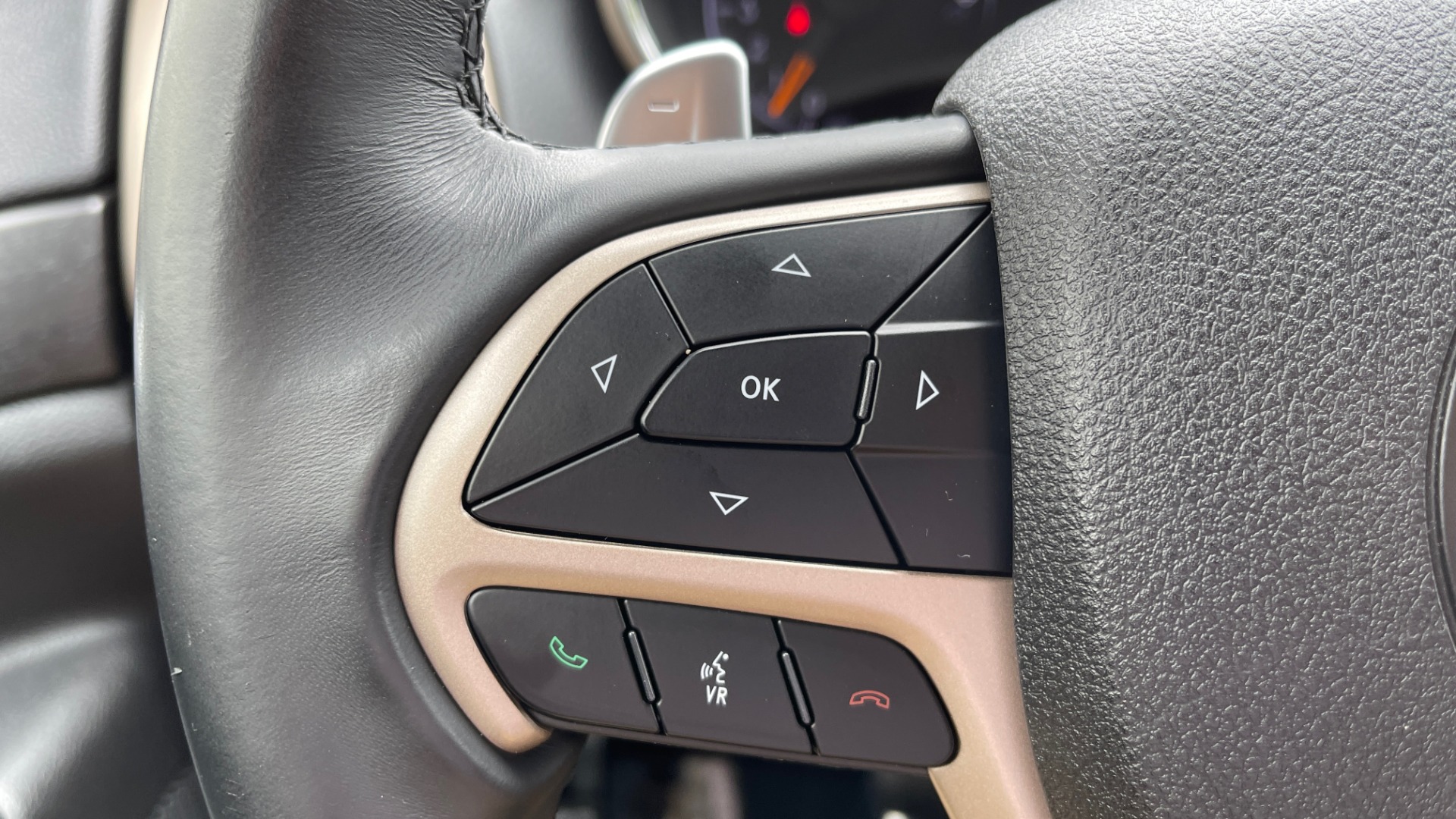 Used 2017 Jeep GRAND CHEROKEE LAREDO E 4X4 / KEYLESS-GO / 8.4IN TOUCH SCREEN / REARVIEW for sale Sold at Formula Imports in Charlotte NC 28227 30