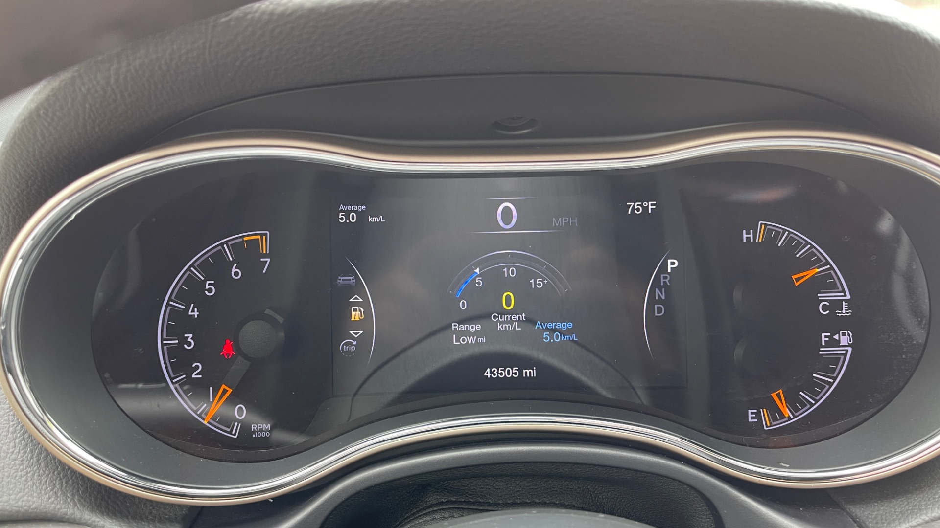 Used 2017 Jeep GRAND CHEROKEE LAREDO E 4X4 / KEYLESS-GO / 8.4IN TOUCH SCREEN / REARVIEW for sale Sold at Formula Imports in Charlotte NC 28227 33