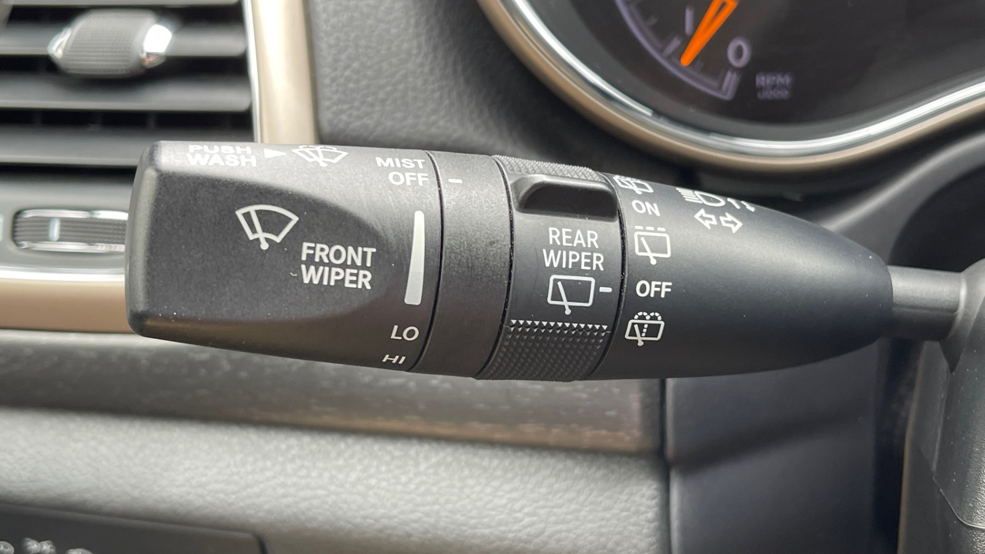 Used 2017 Jeep GRAND CHEROKEE LAREDO E 4X4 / KEYLESS-GO / 8.4IN TOUCH SCREEN / REARVIEW for sale Sold at Formula Imports in Charlotte NC 28227 34