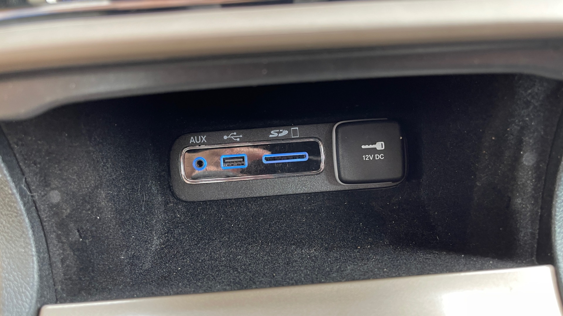 Used 2017 Jeep GRAND CHEROKEE LAREDO E 4X4 / KEYLESS-GO / 8.4IN TOUCH SCREEN / REARVIEW for sale Sold at Formula Imports in Charlotte NC 28227 38