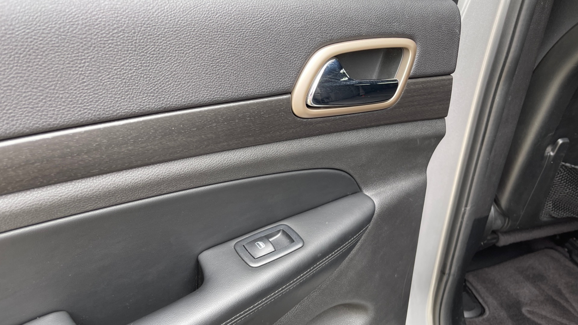 Used 2017 Jeep GRAND CHEROKEE LAREDO E 4X4 / KEYLESS-GO / 8.4IN TOUCH SCREEN / REARVIEW for sale Sold at Formula Imports in Charlotte NC 28227 43