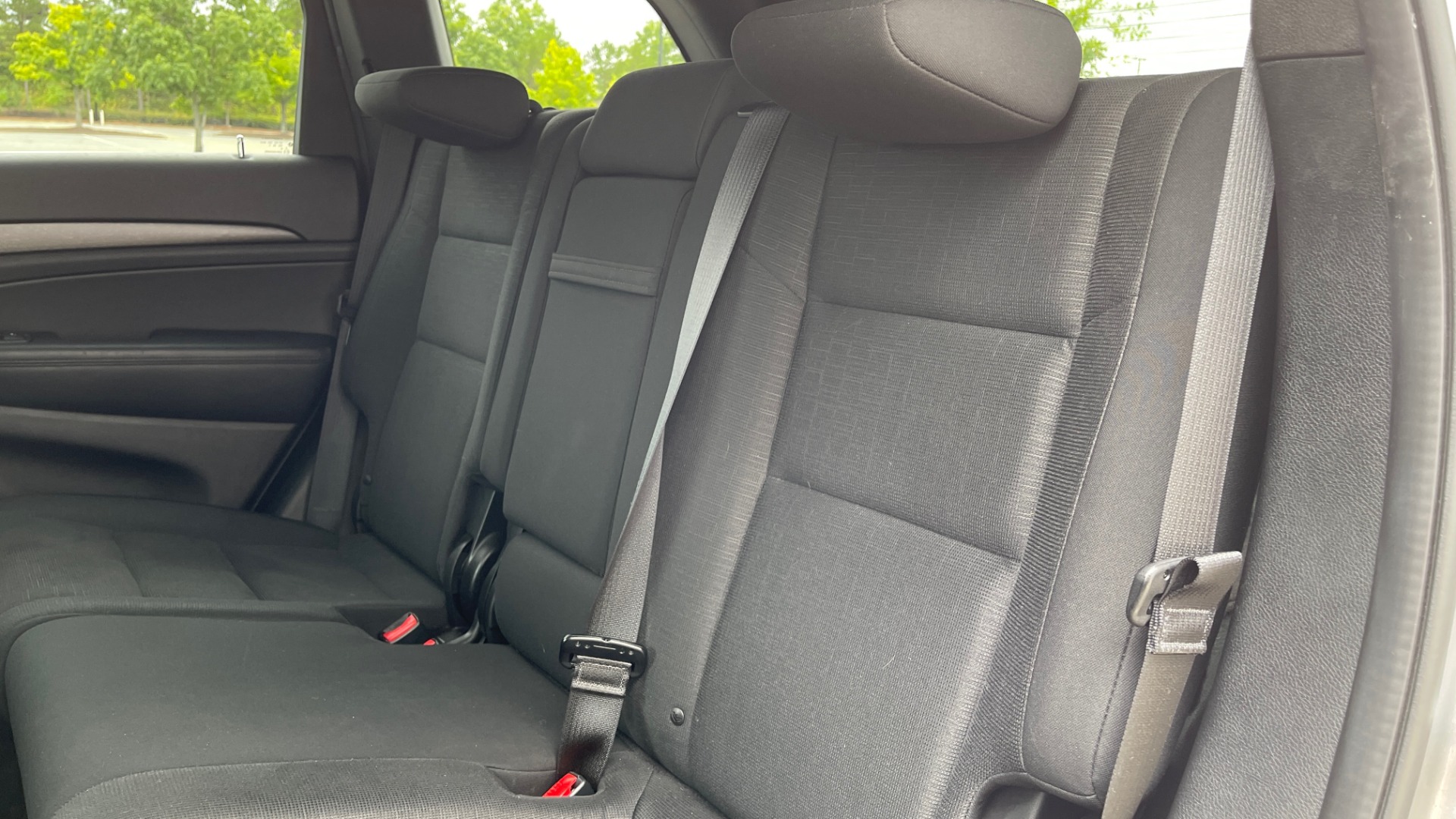 Used 2017 Jeep GRAND CHEROKEE LAREDO E 4X4 / KEYLESS-GO / 8.4IN TOUCH SCREEN / REARVIEW for sale Sold at Formula Imports in Charlotte NC 28227 45